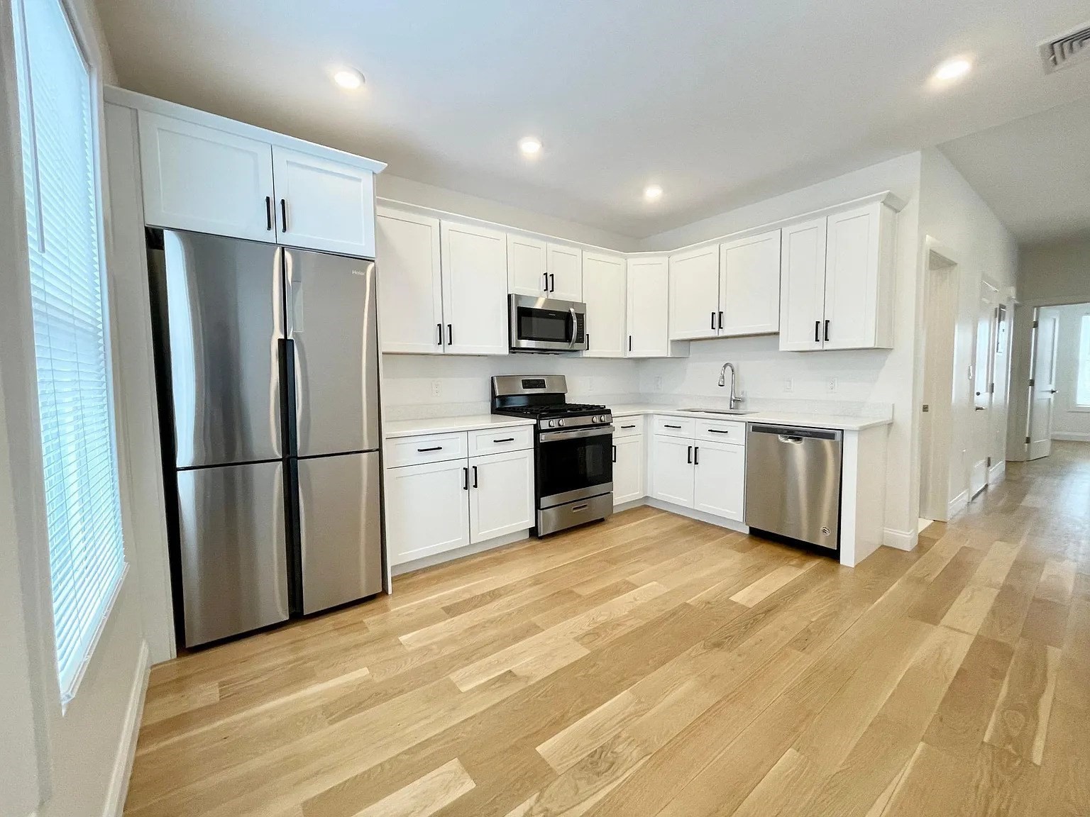 310 Chelsea St Property Photo 5