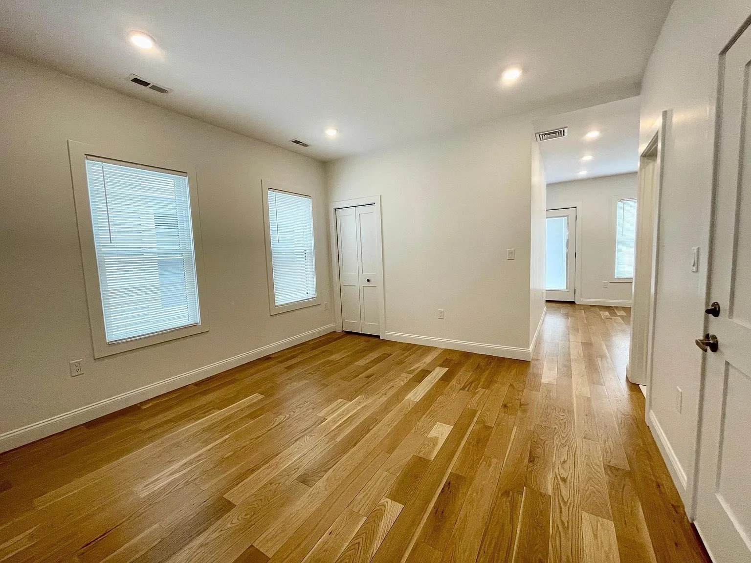 310 Chelsea St Property Photo 6
