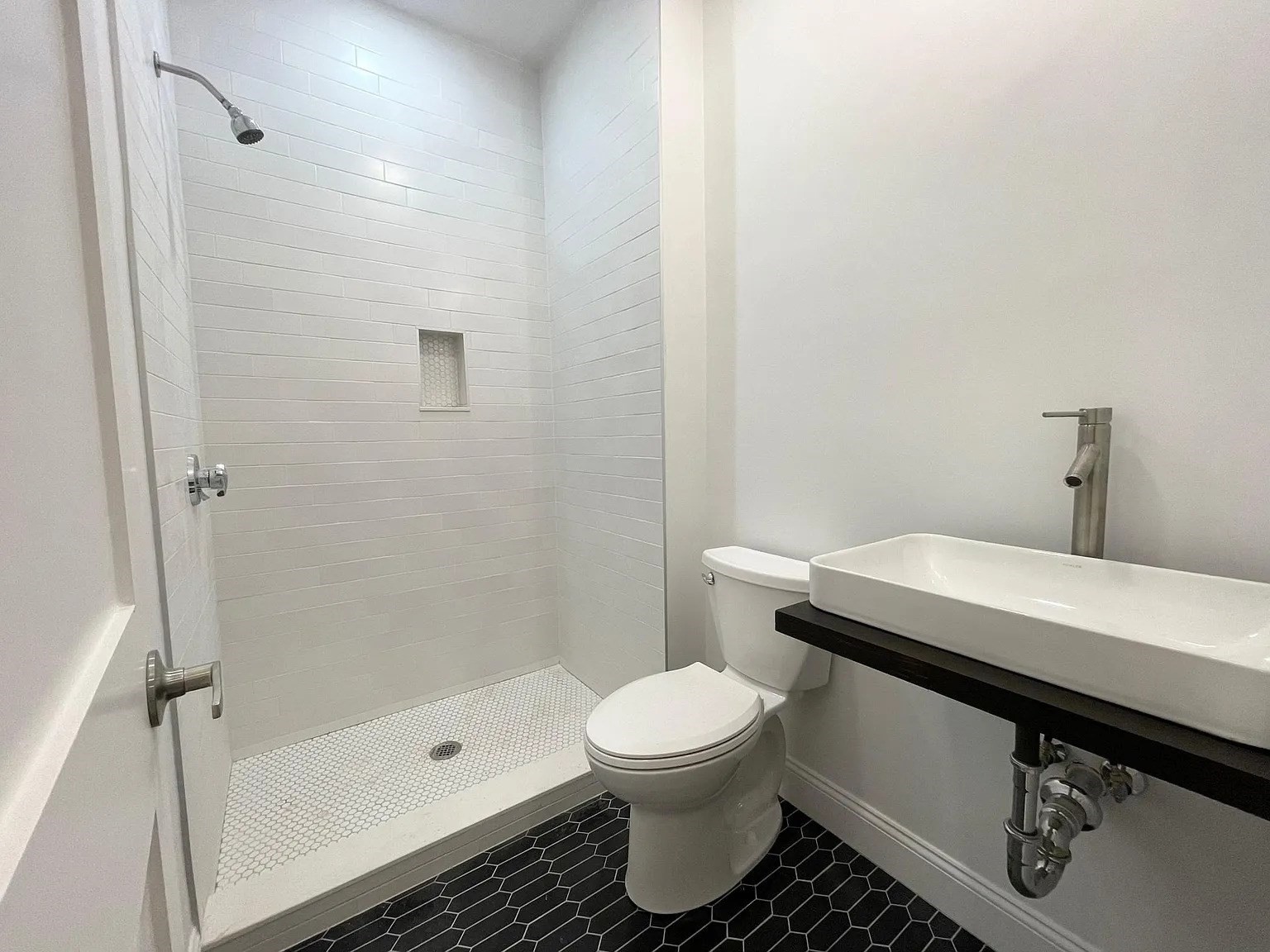 310 Chelsea St Property Photo 8