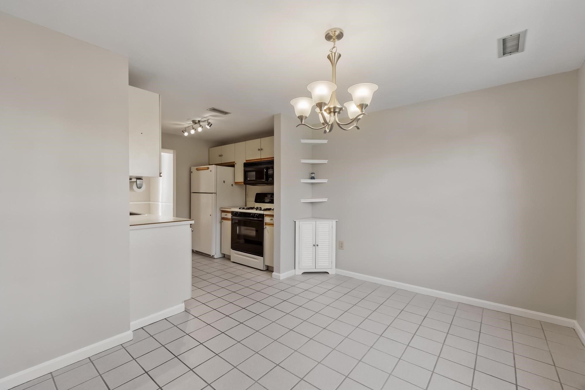 6 Brandee # 6 Property Photo 11