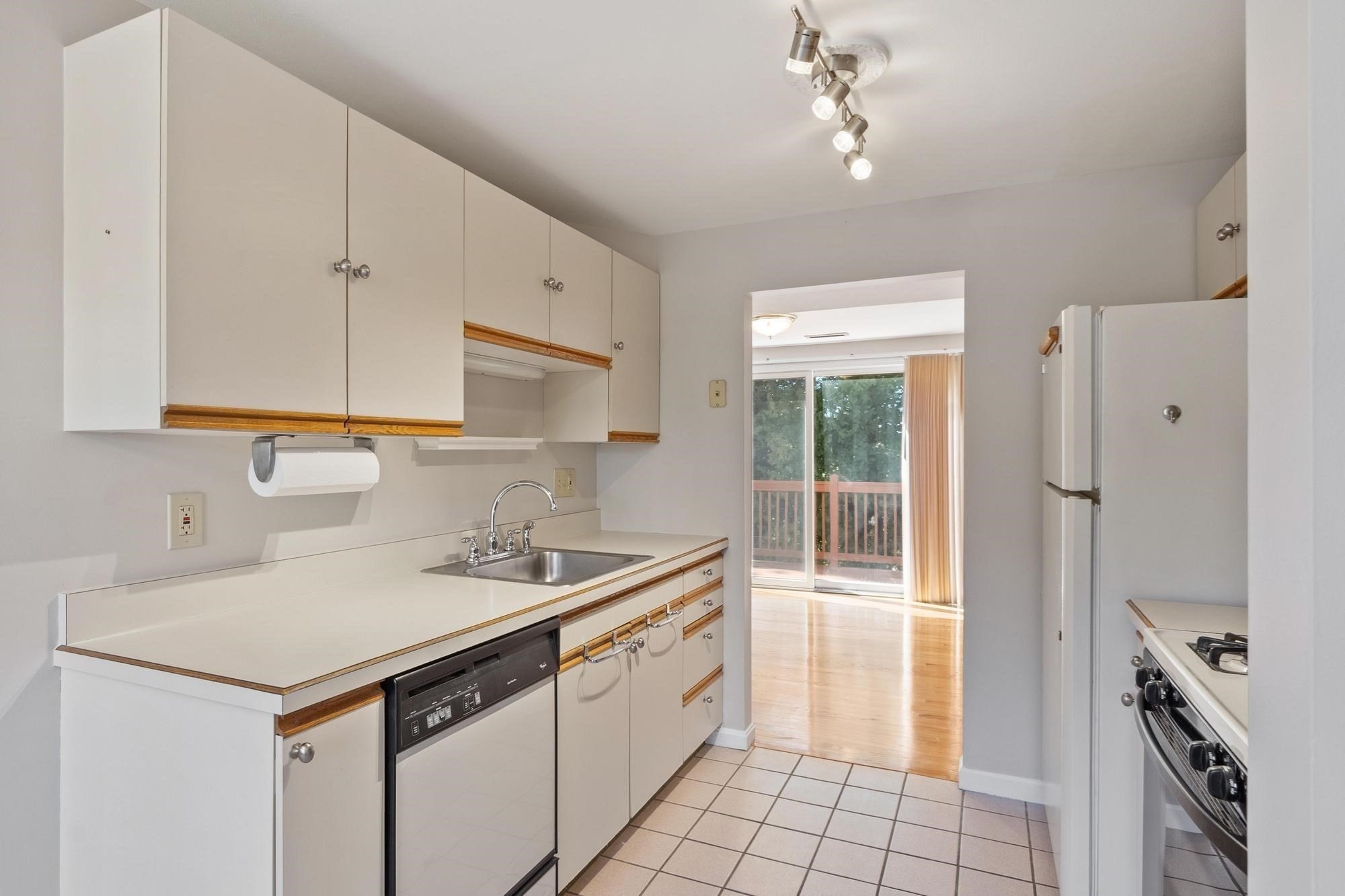 6 Brandee # 6 Property Photo 12