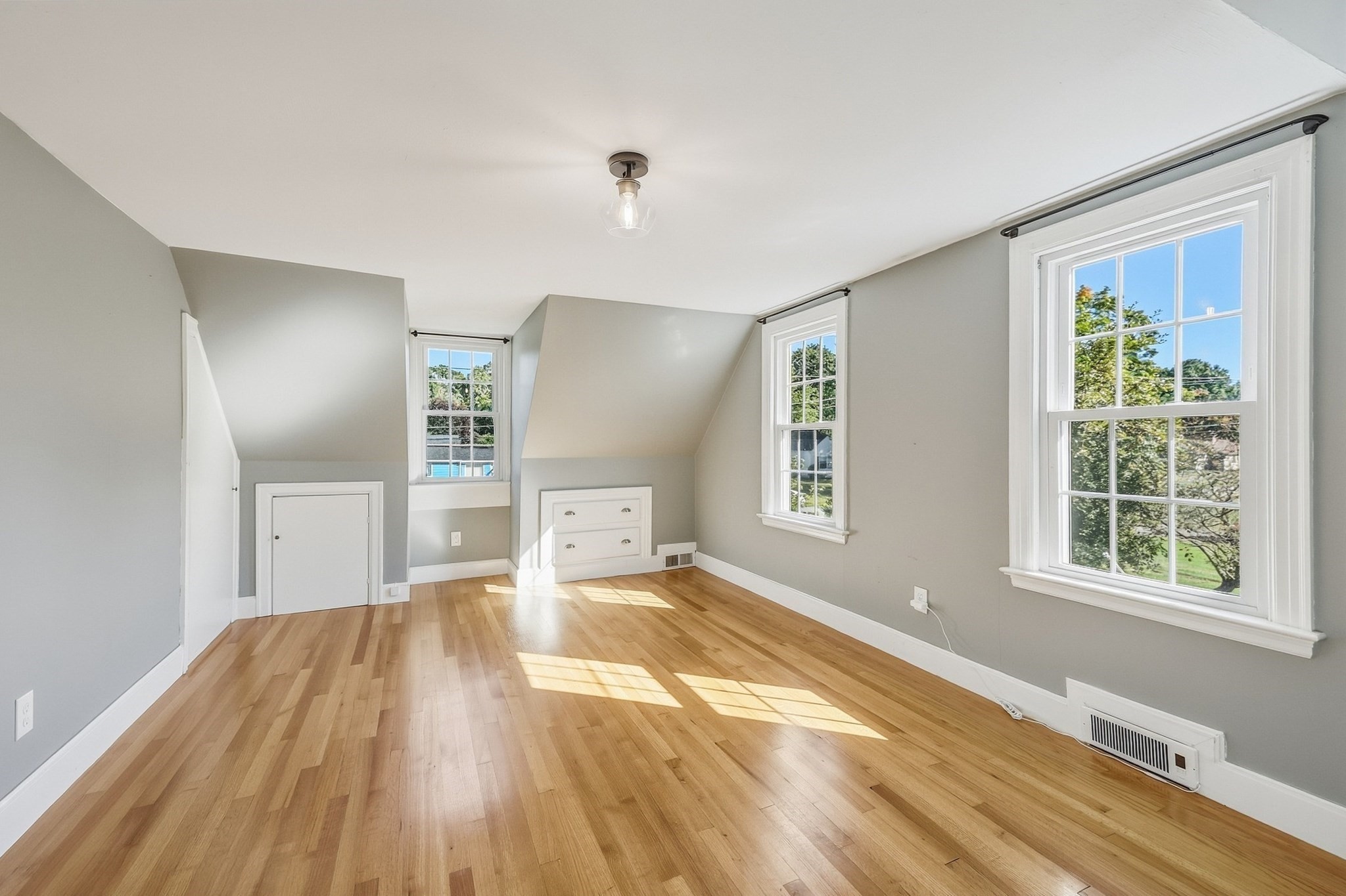 16 Hunting Lane Property Photo 26