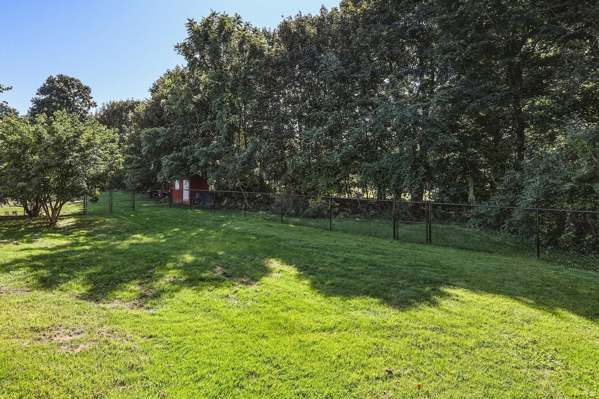 16 Hunting Lane Property Photo 36