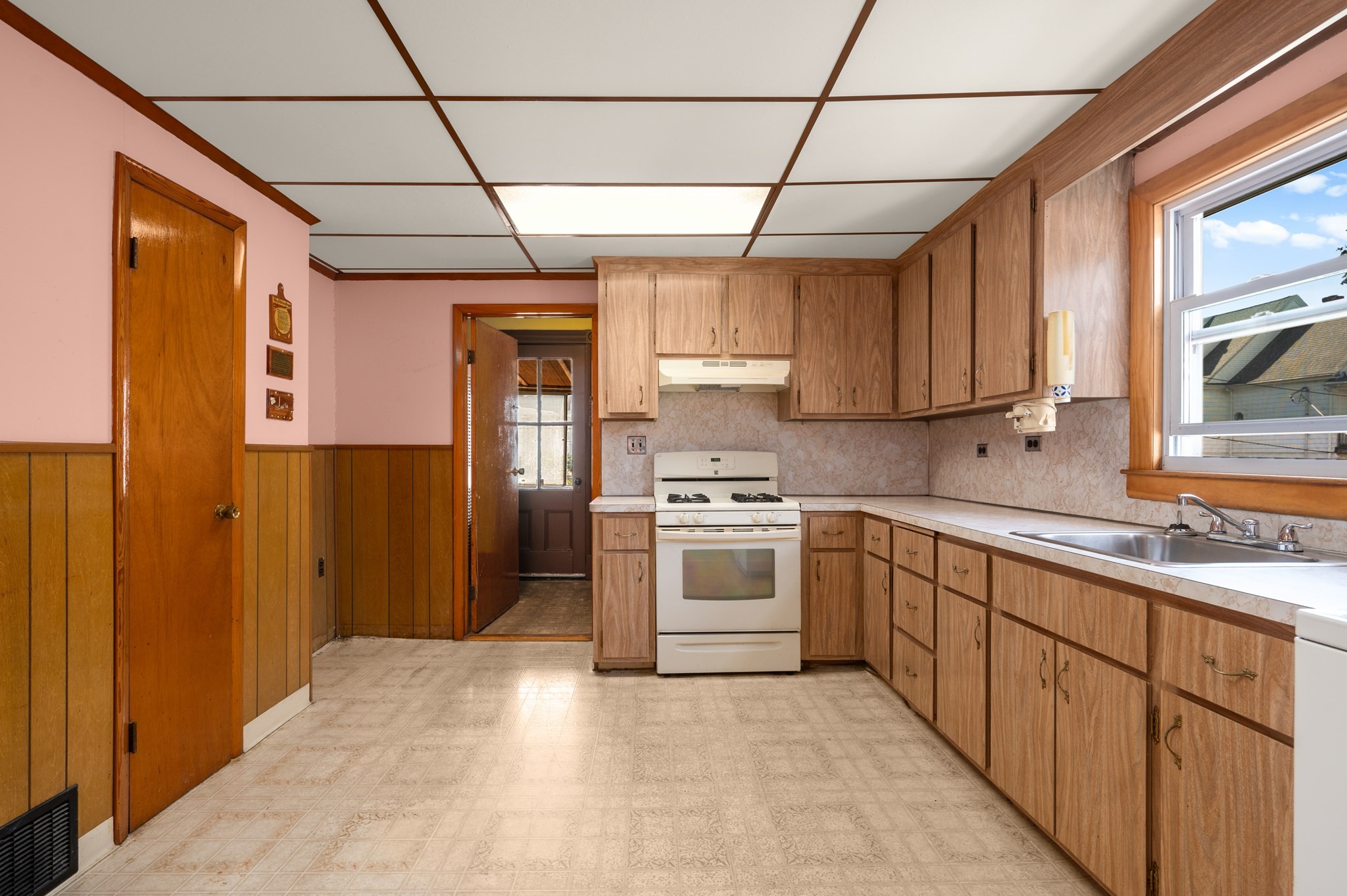 38 Clayton St Property Photo 9