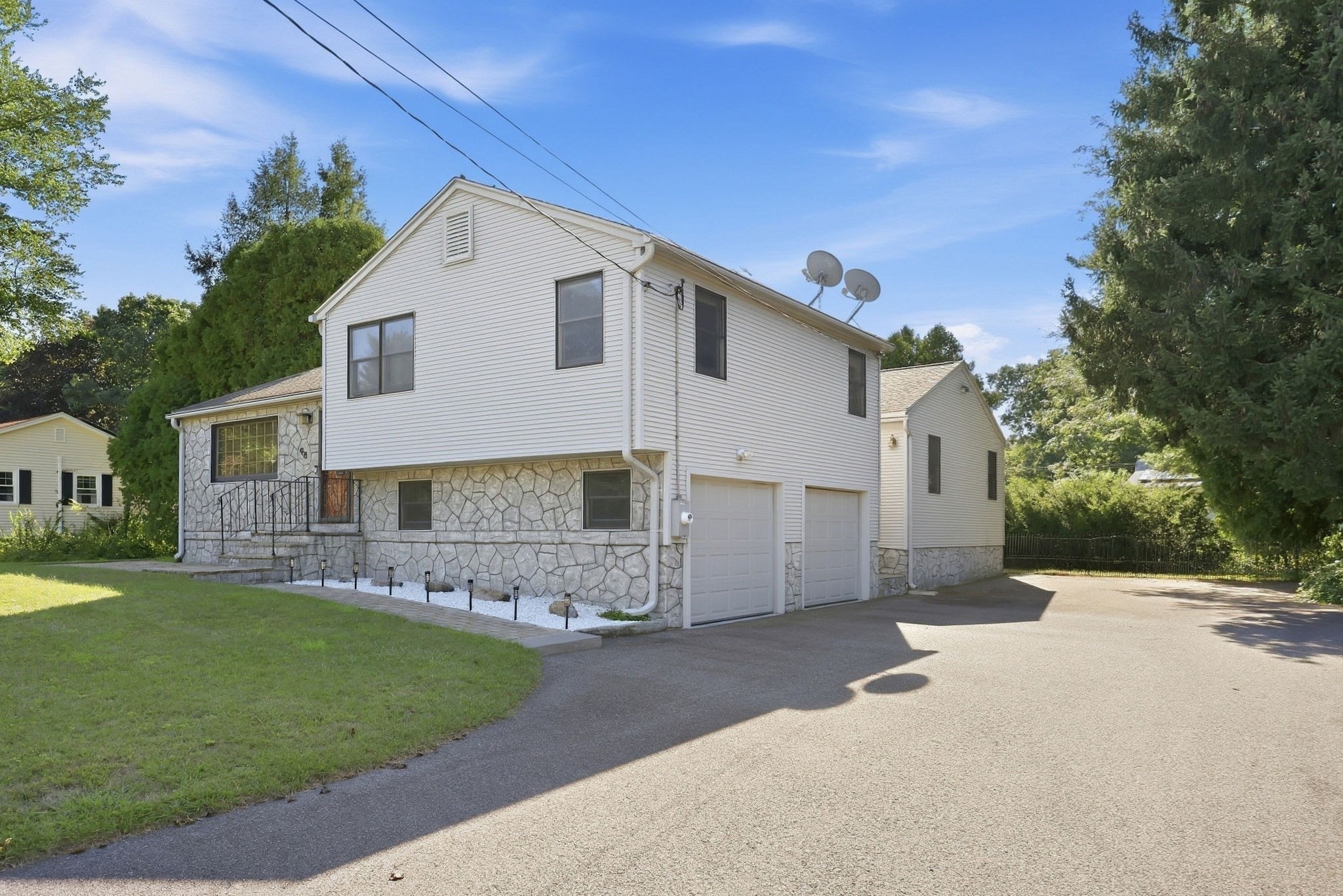 98 Meadowlark Dr Property Photo 1