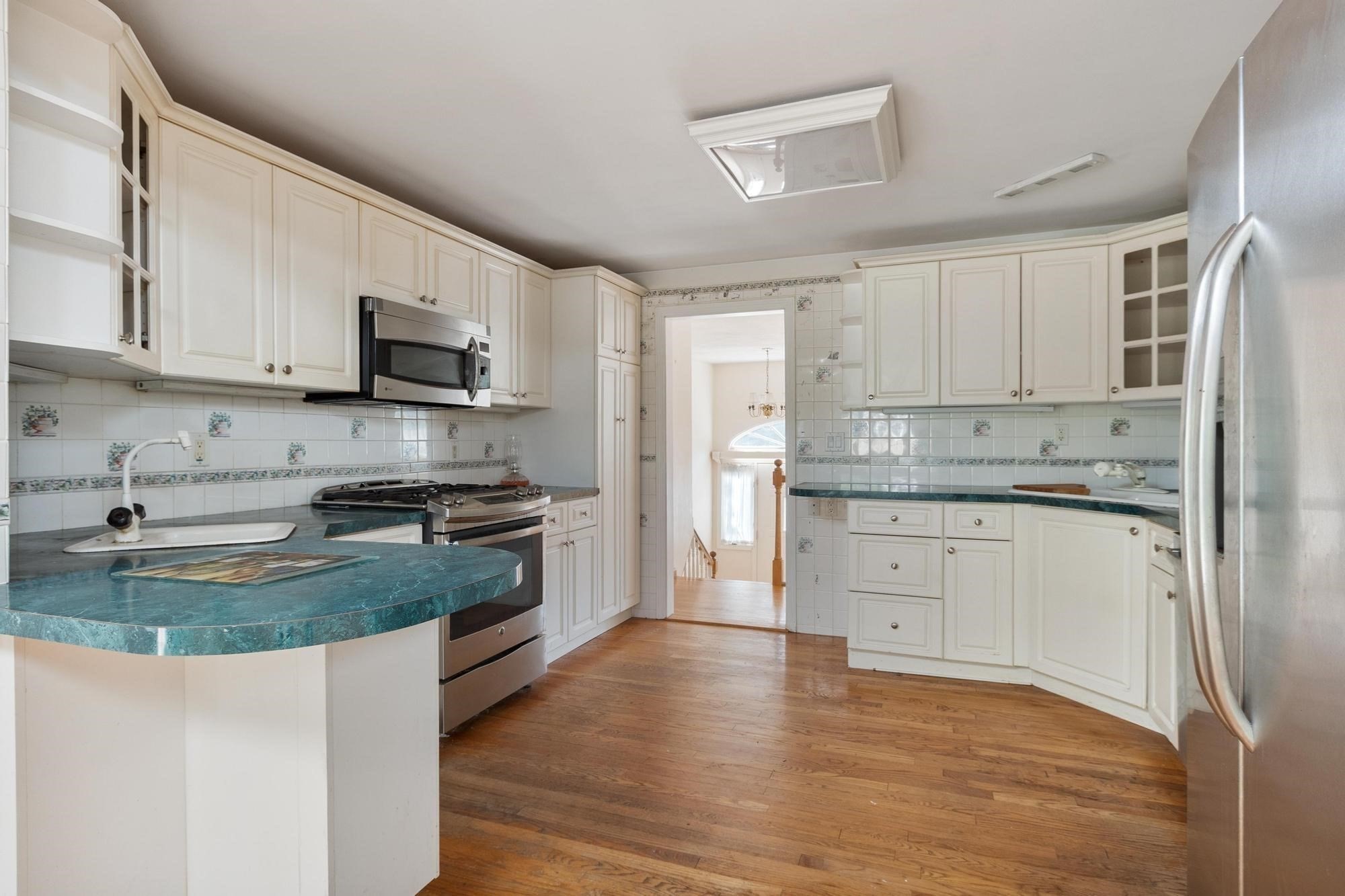 30 Shagbark Rd Property Photo 3