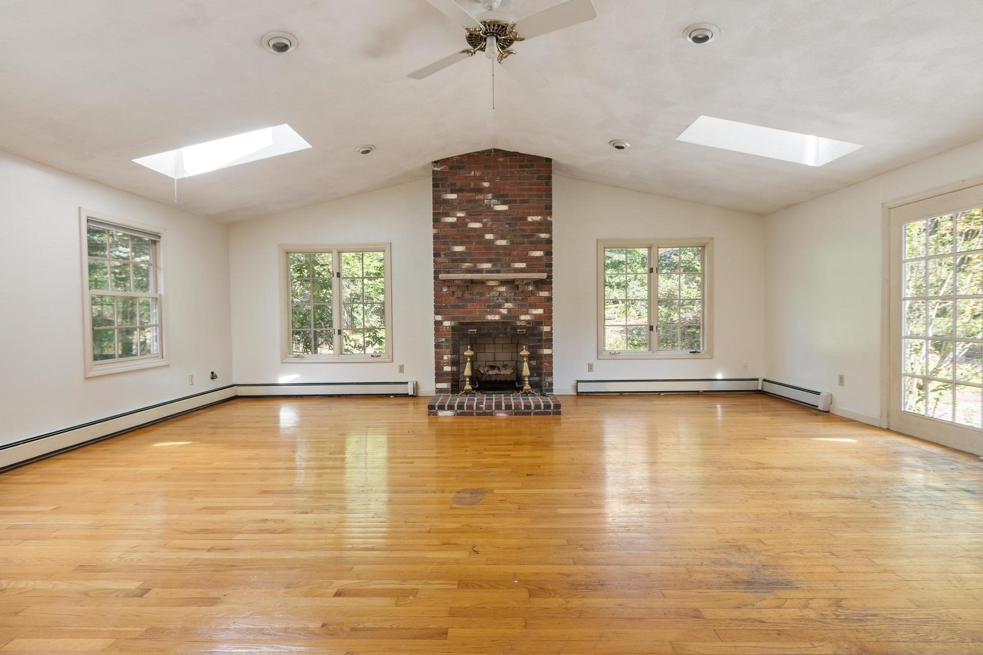 30 Shagbark Rd Property Photo 8
