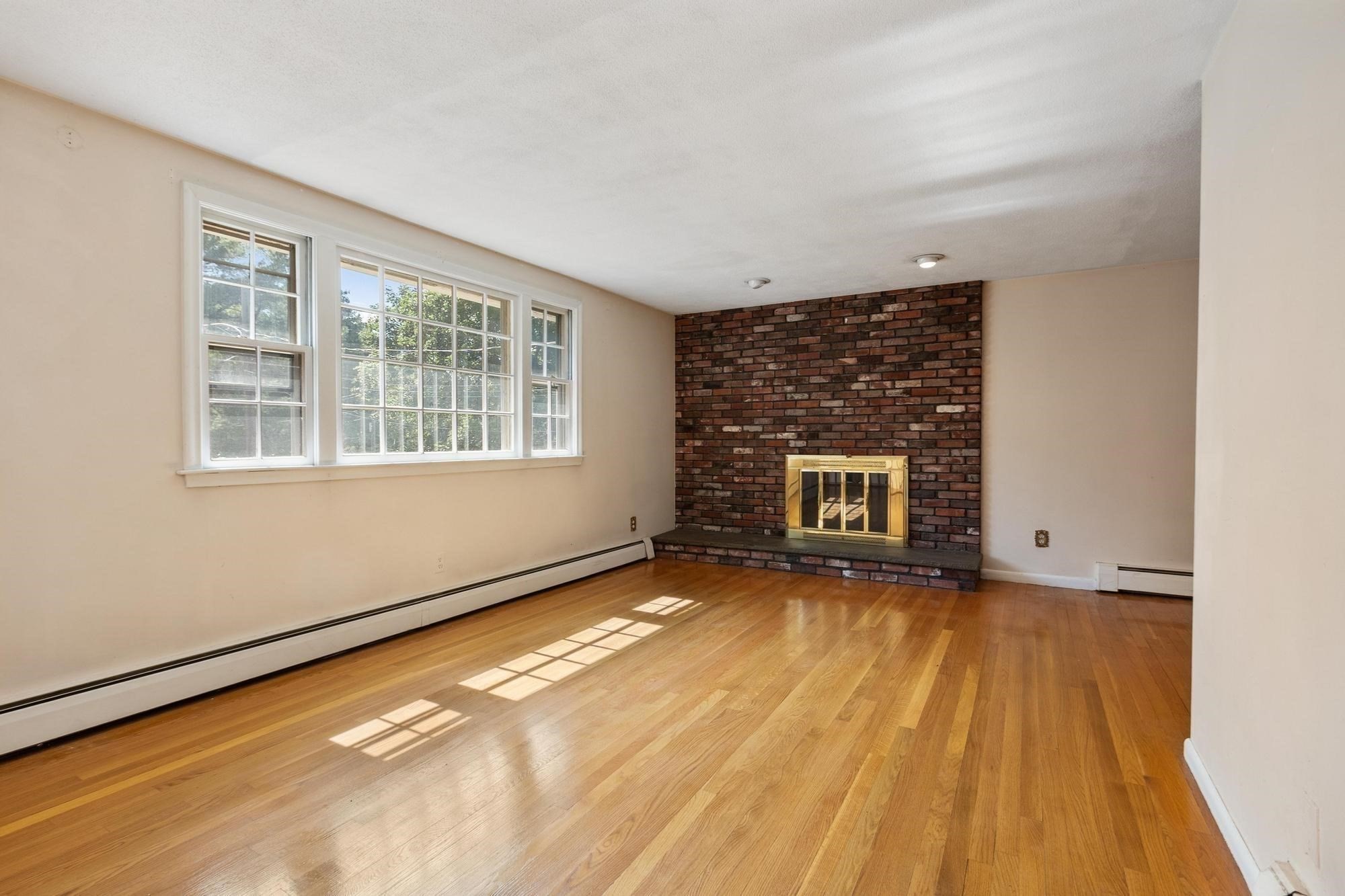 30 Shagbark Rd Property Photo 9