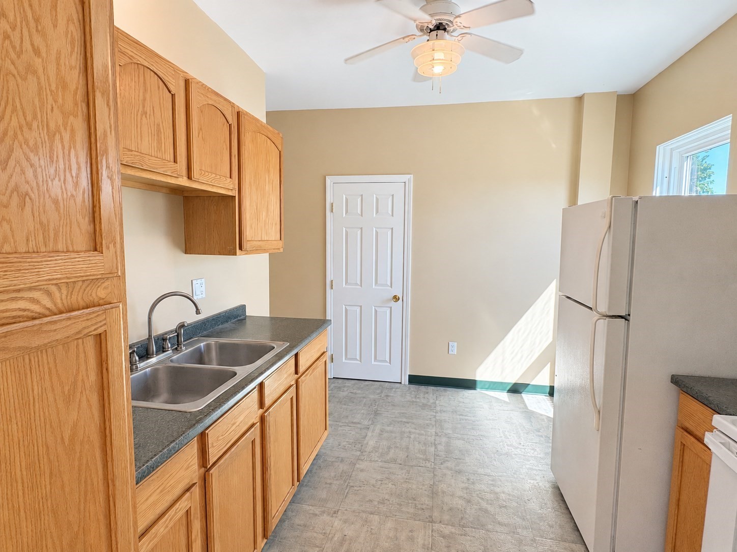 456 Coggeshall St # 2 Property Photo 12