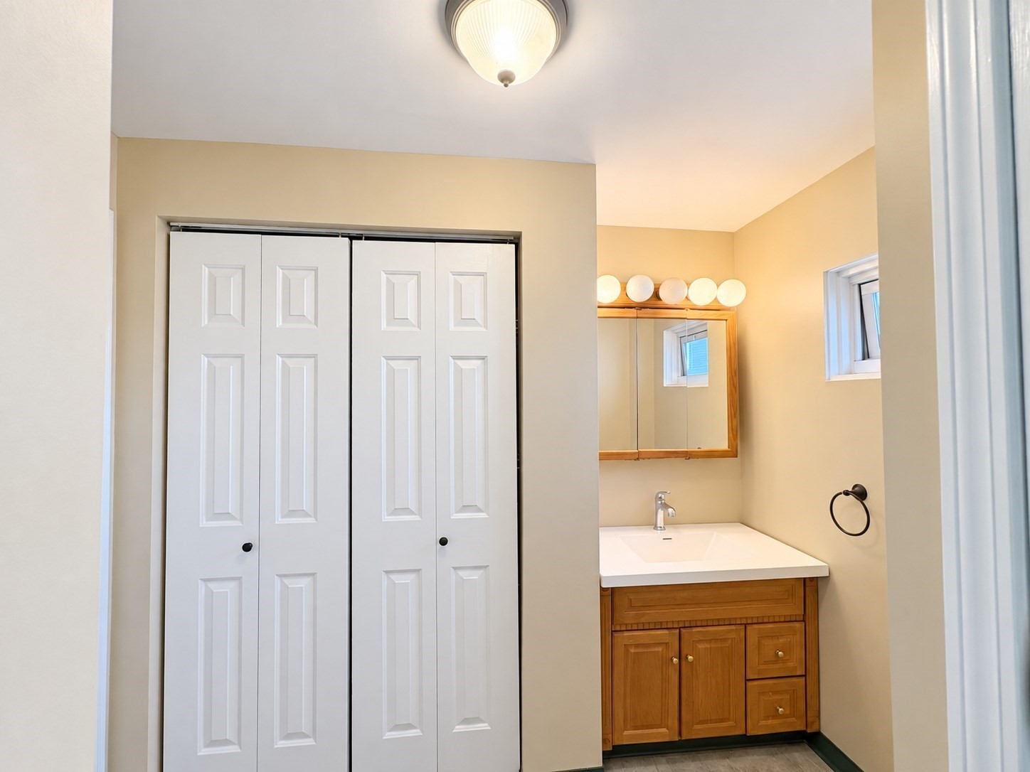 456 Coggeshall St # 2 Property Photo 14