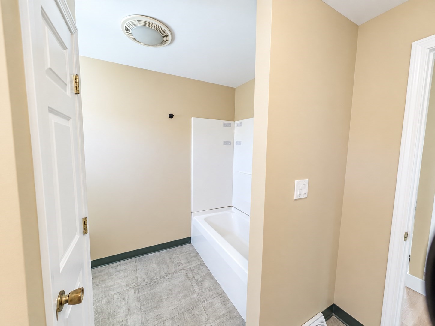 456 Coggeshall St # 2 Property Photo 15