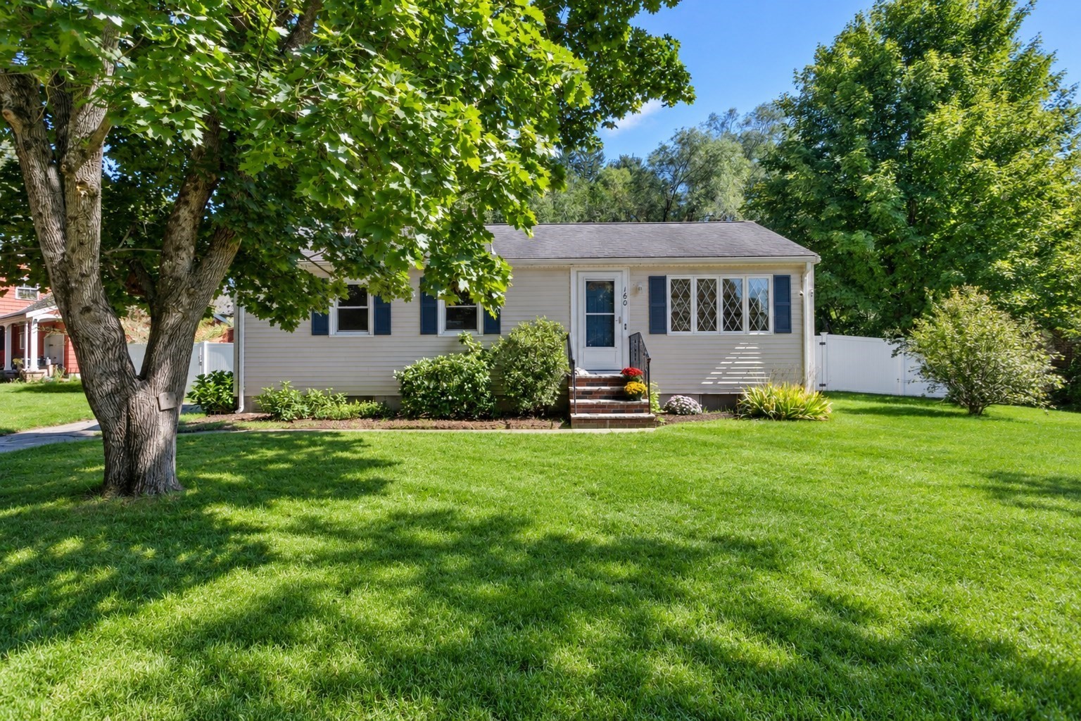 160 Farm St Property Photo 1