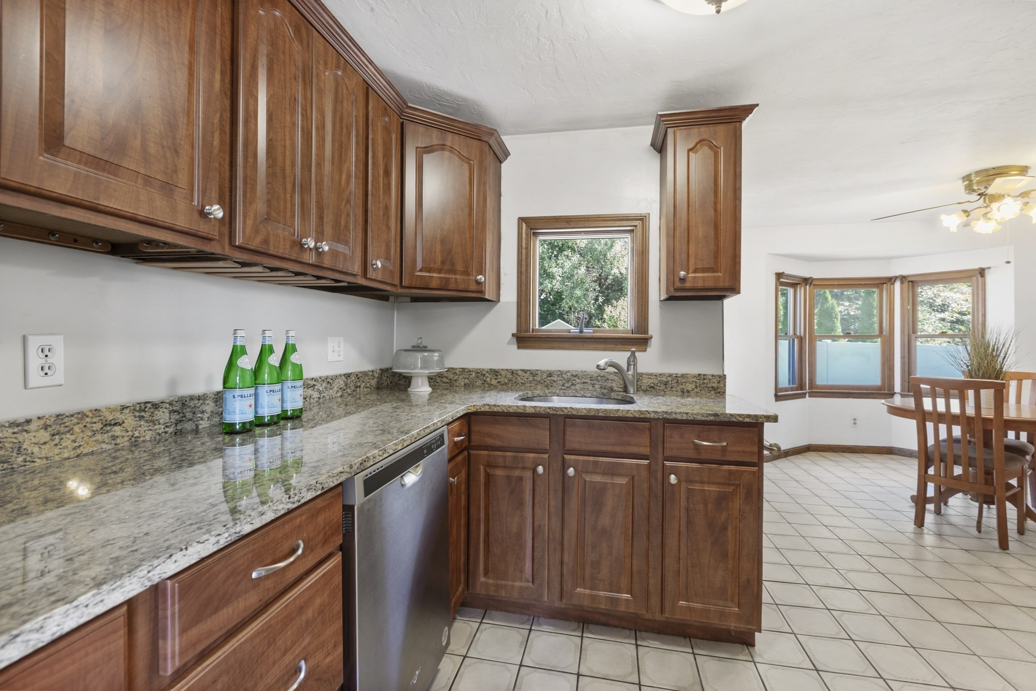 160 Farm St Property Photo 6
