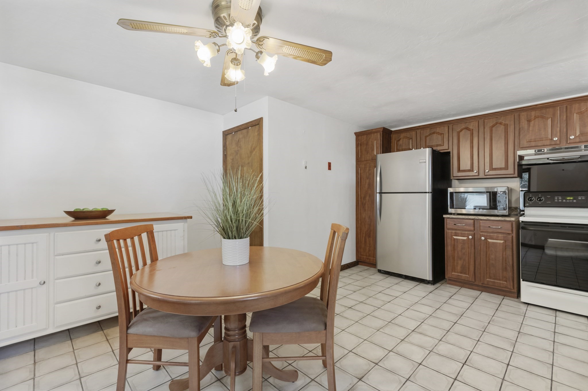 160 Farm St Property Photo 11