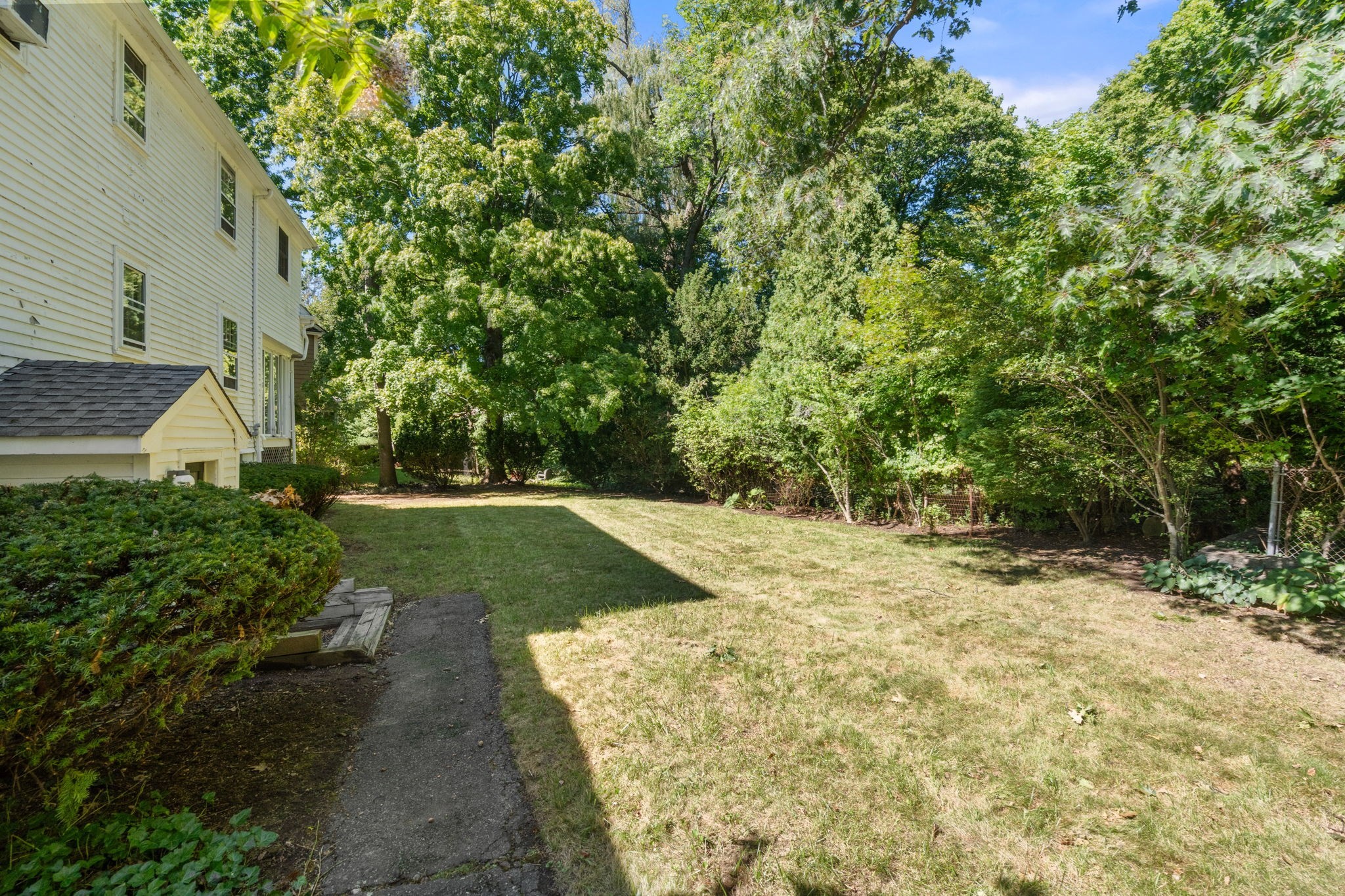 20 Buswell Park Property Photo 18