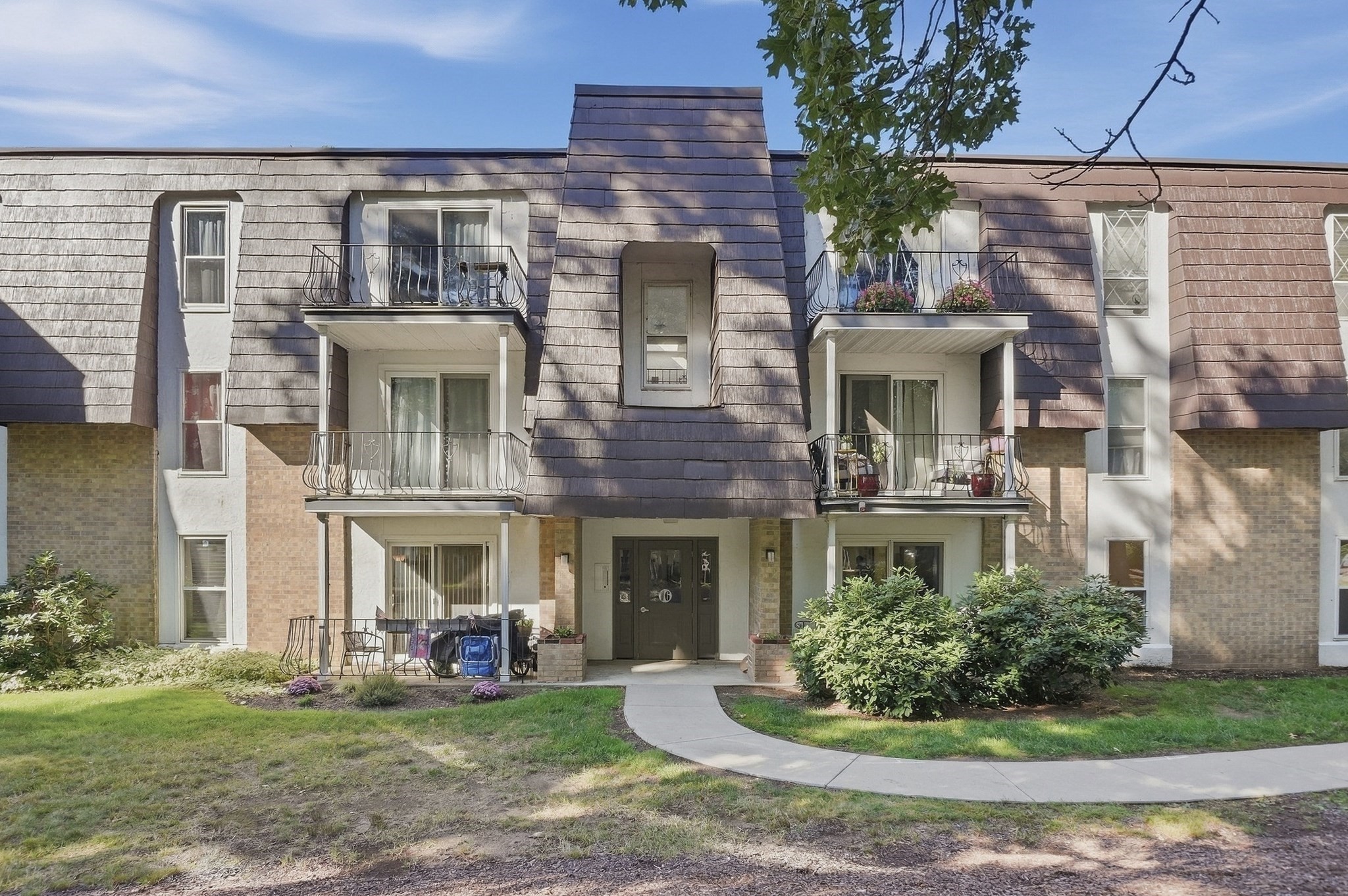 16 Shadowbrook Ln # 35 Property Photo 1