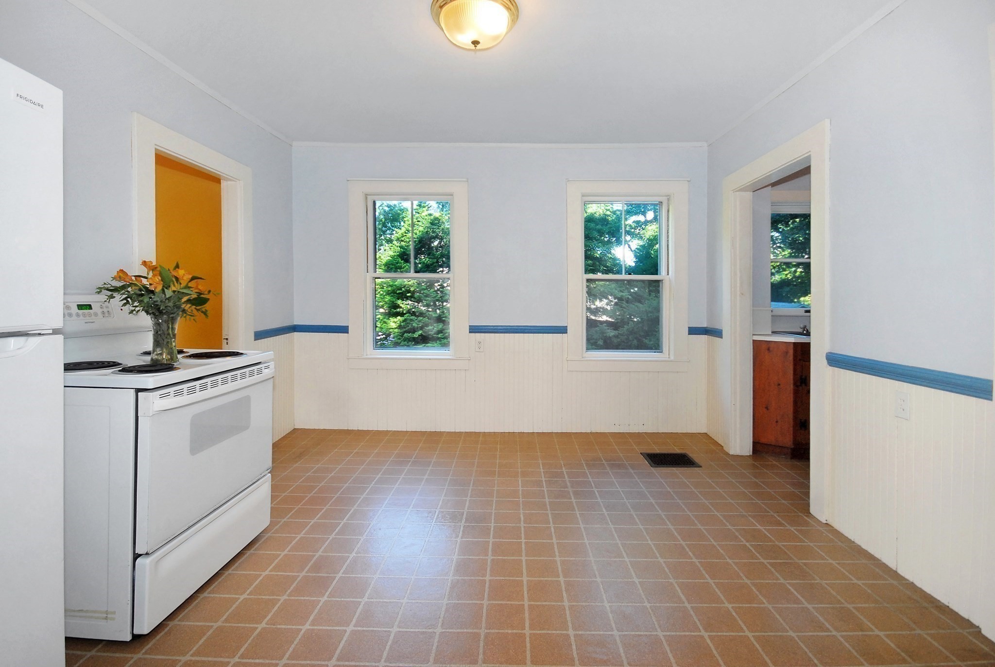 208 Central St. Property Photo 6
