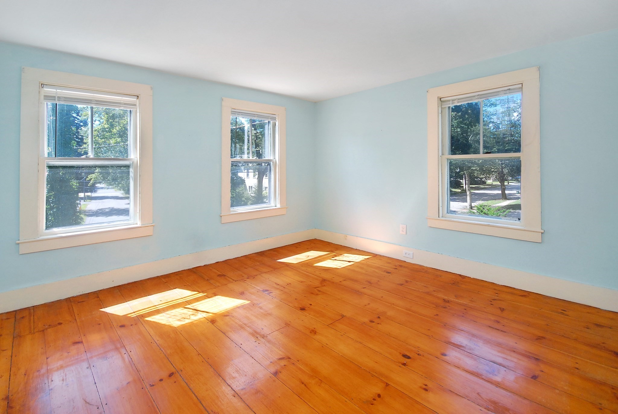 208 Central St. Property Photo 10