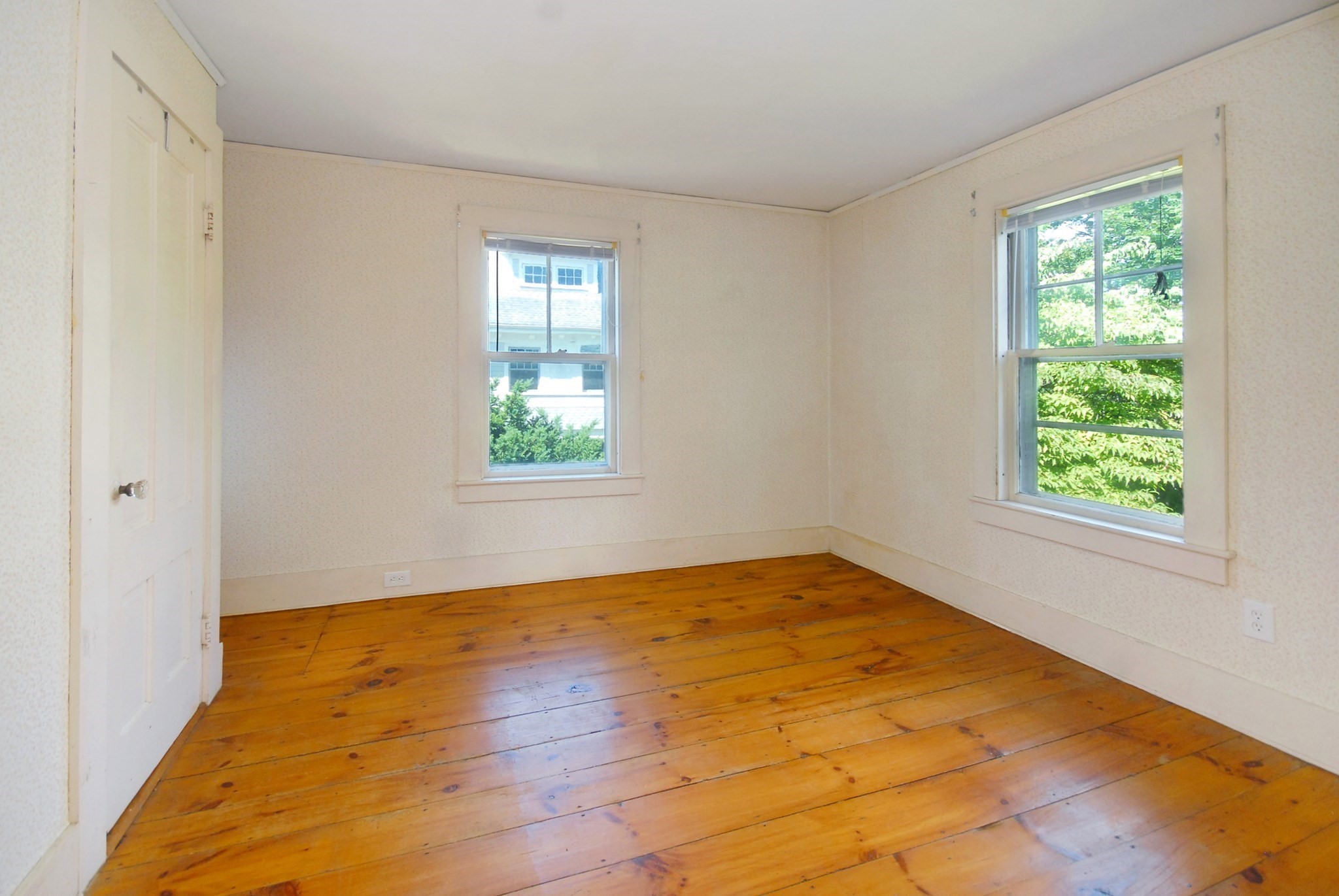 208 Central St. Property Photo 11