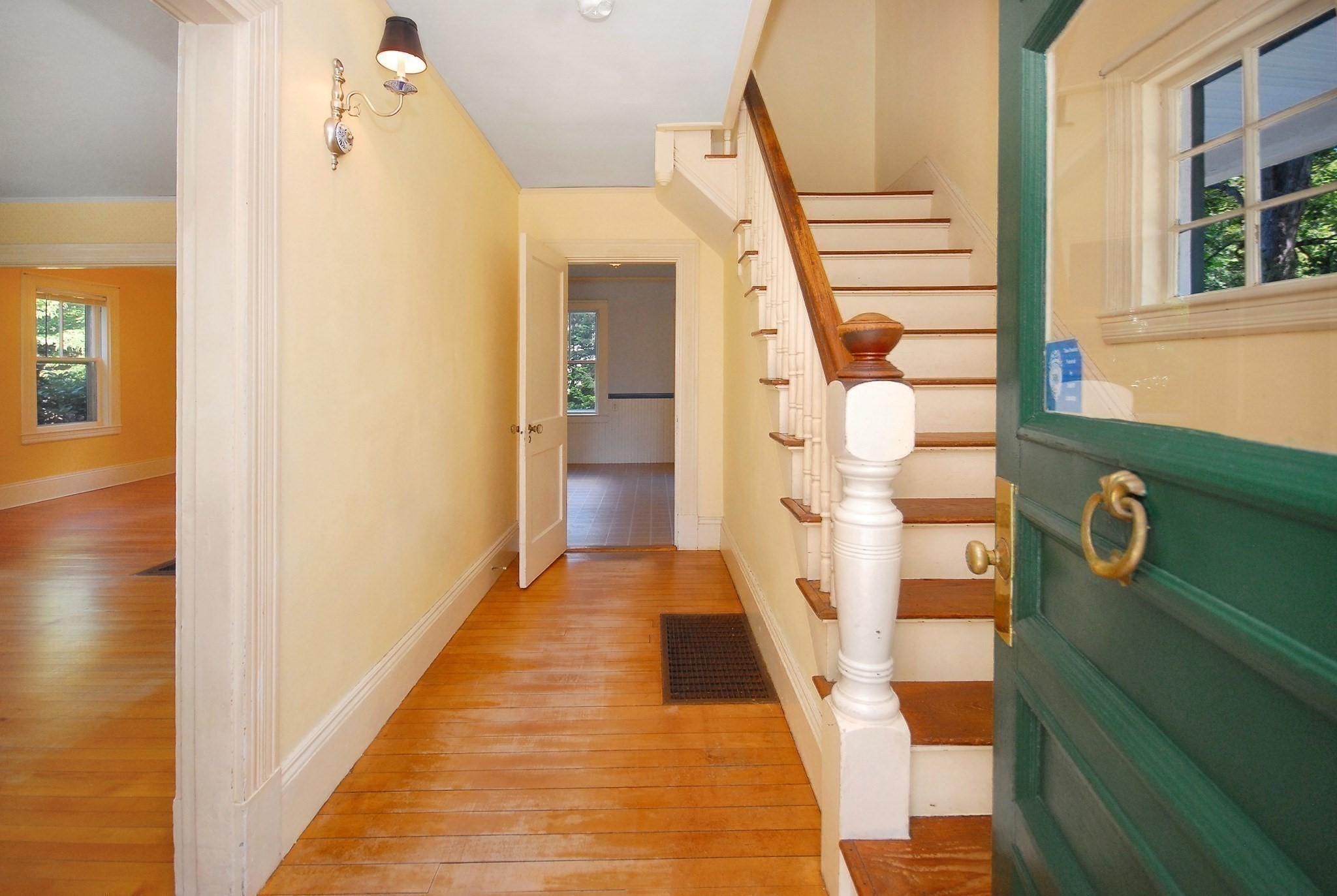 208 Central St. Property Photo 12