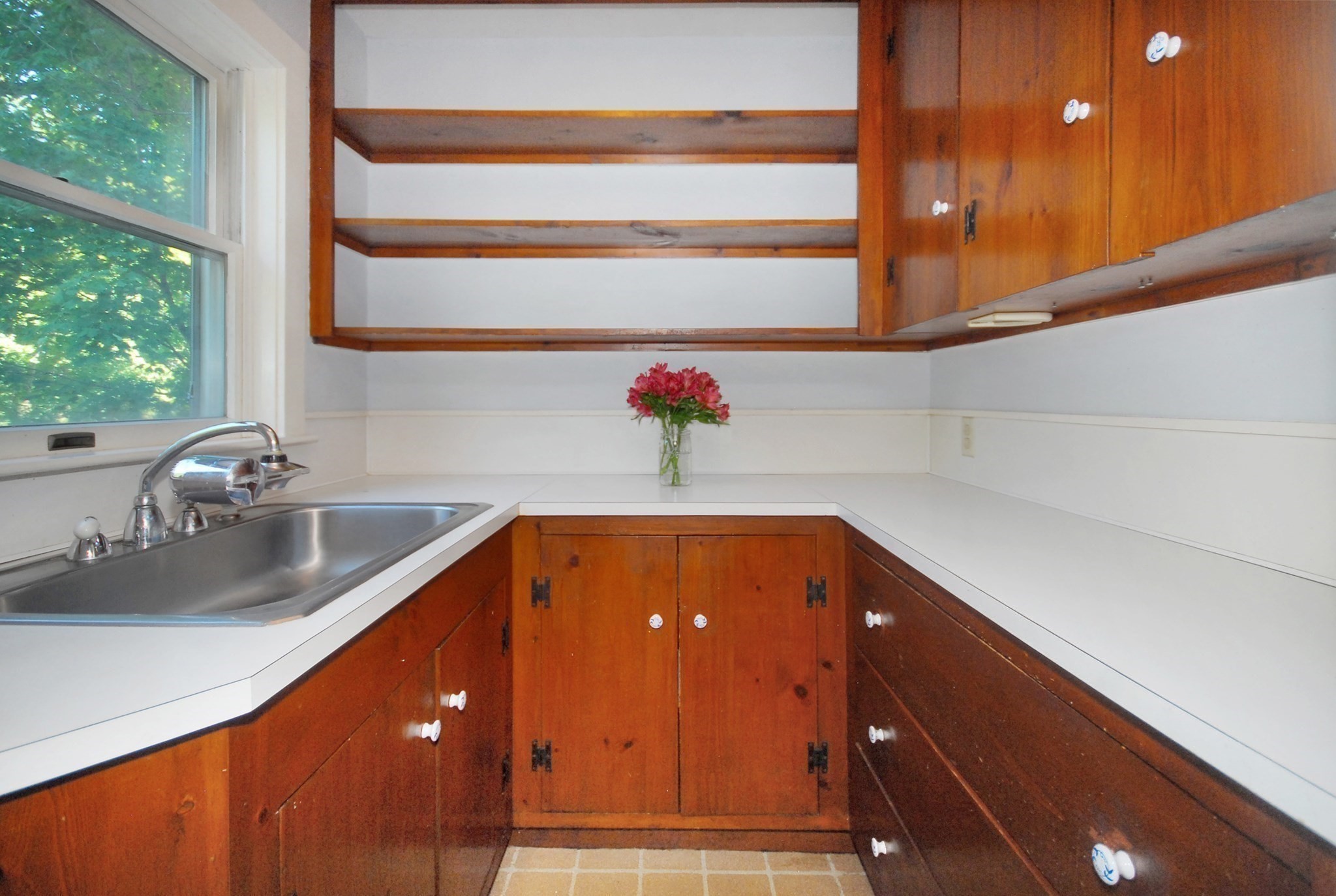 208 Central St. Property Photo 13
