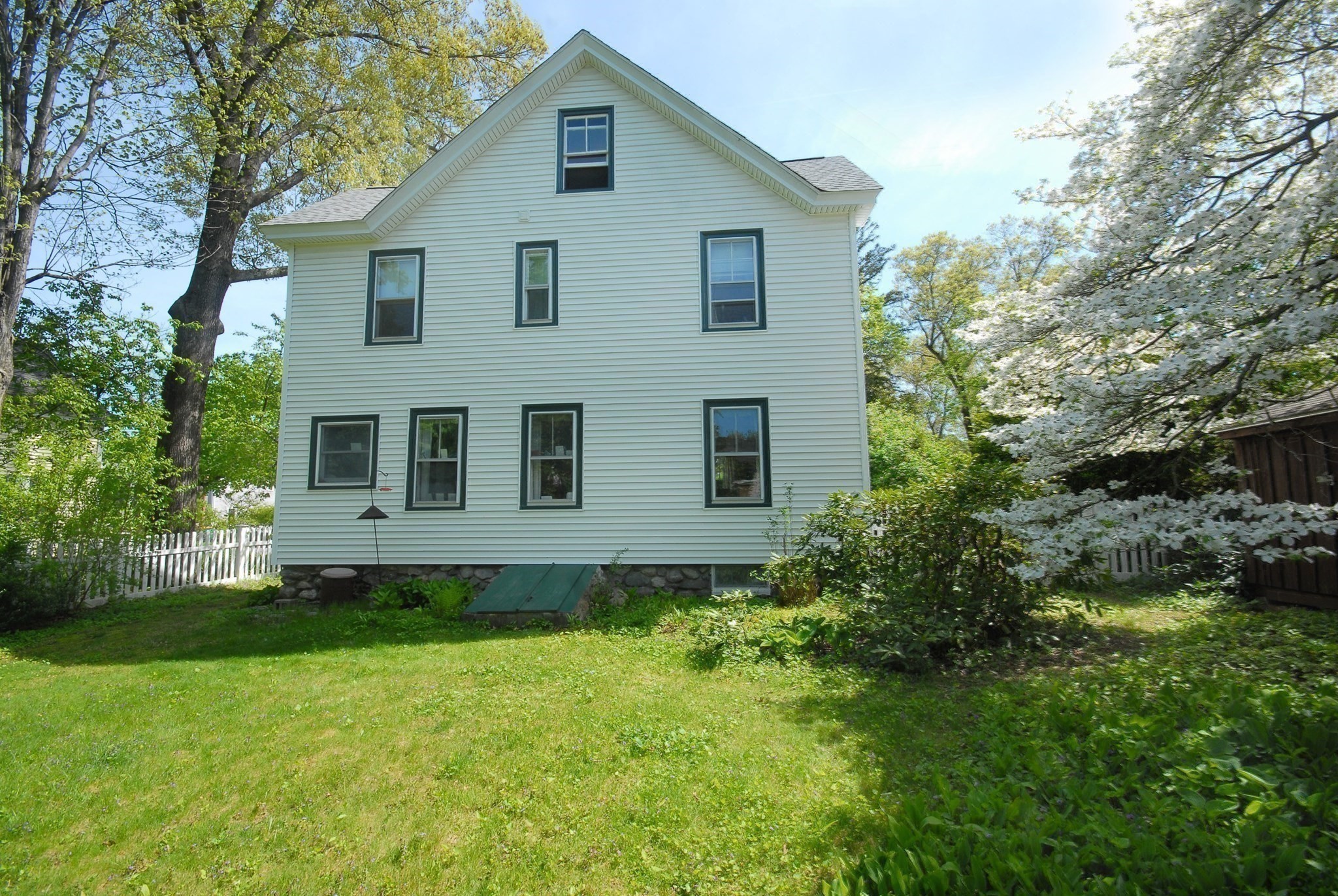 208 Central St. Property Photo 16