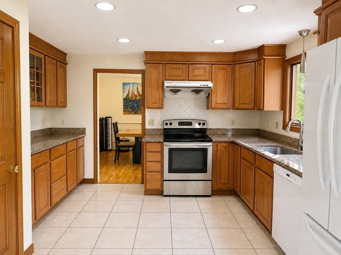 14 Kings Ct. Property Photo 2