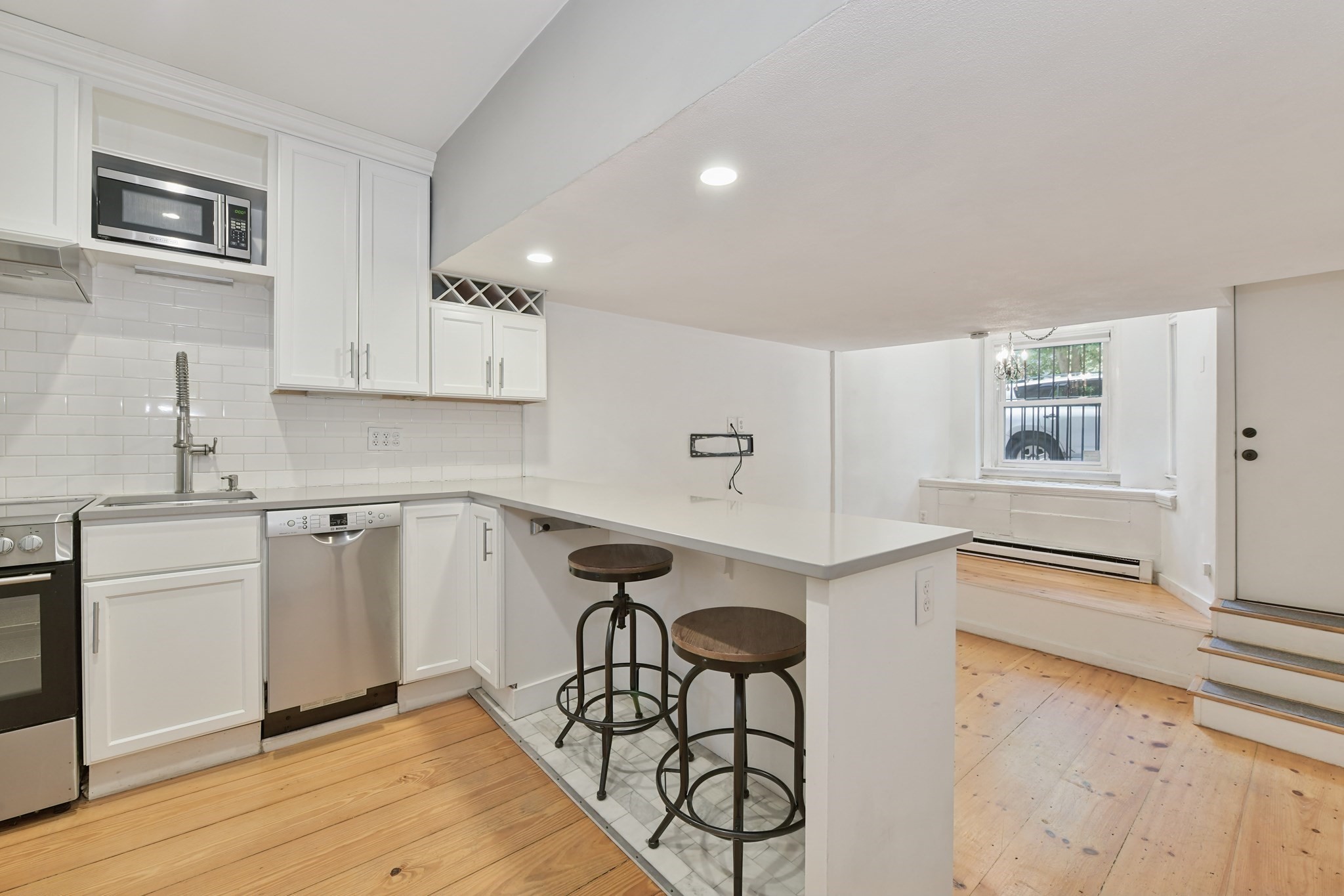 15 Saint George St # A Property Photo 1