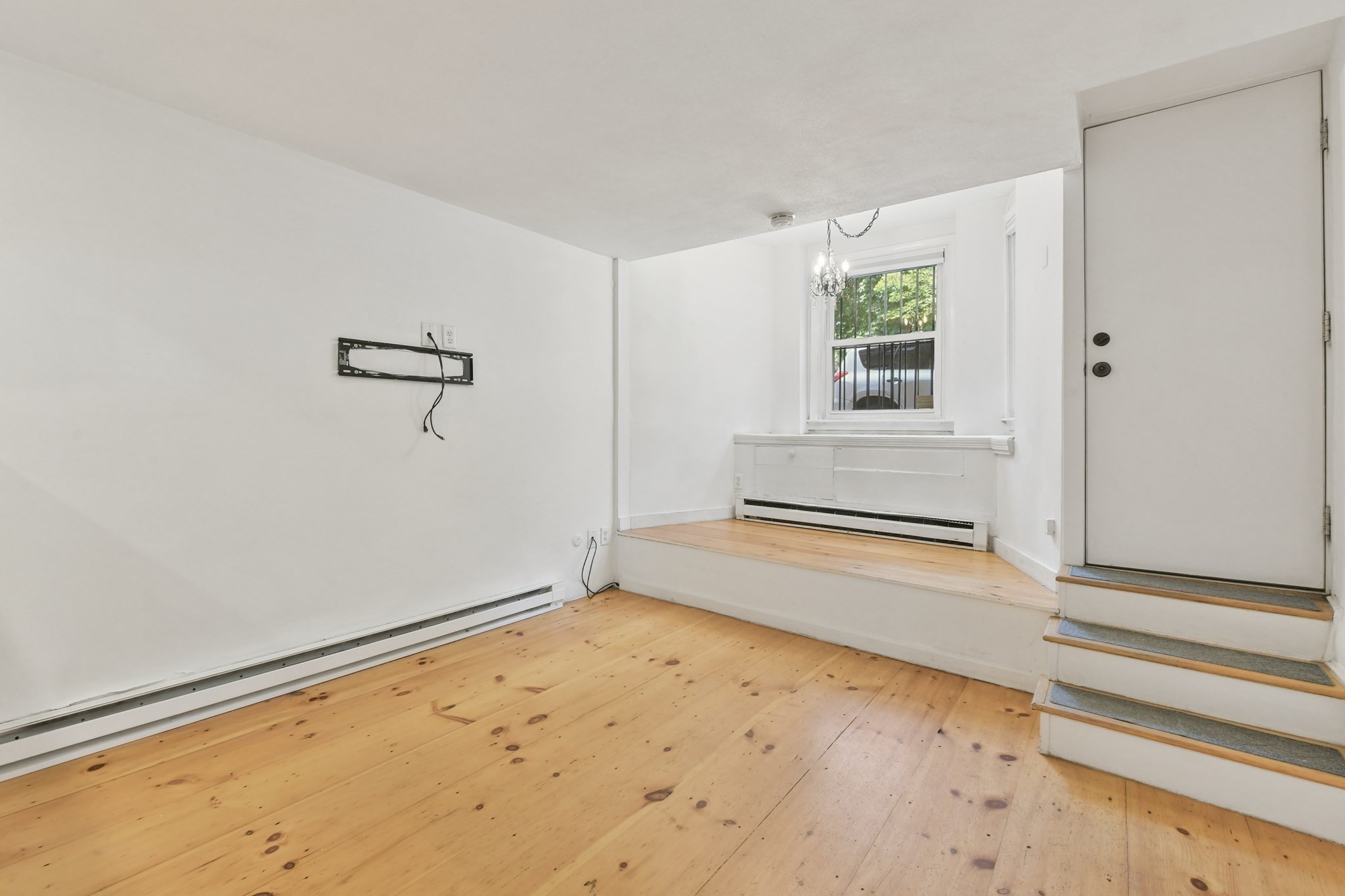 15 Saint George St # A Property Photo 4