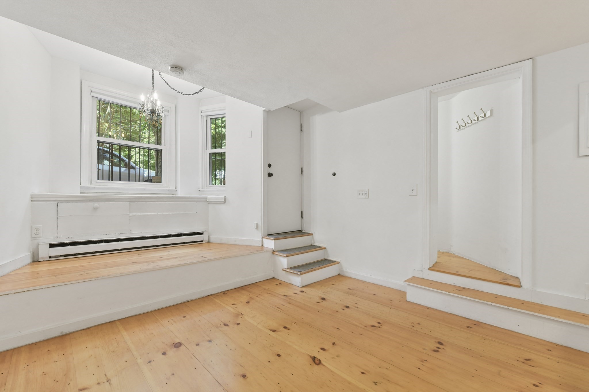 15 Saint George St # A Property Photo 5
