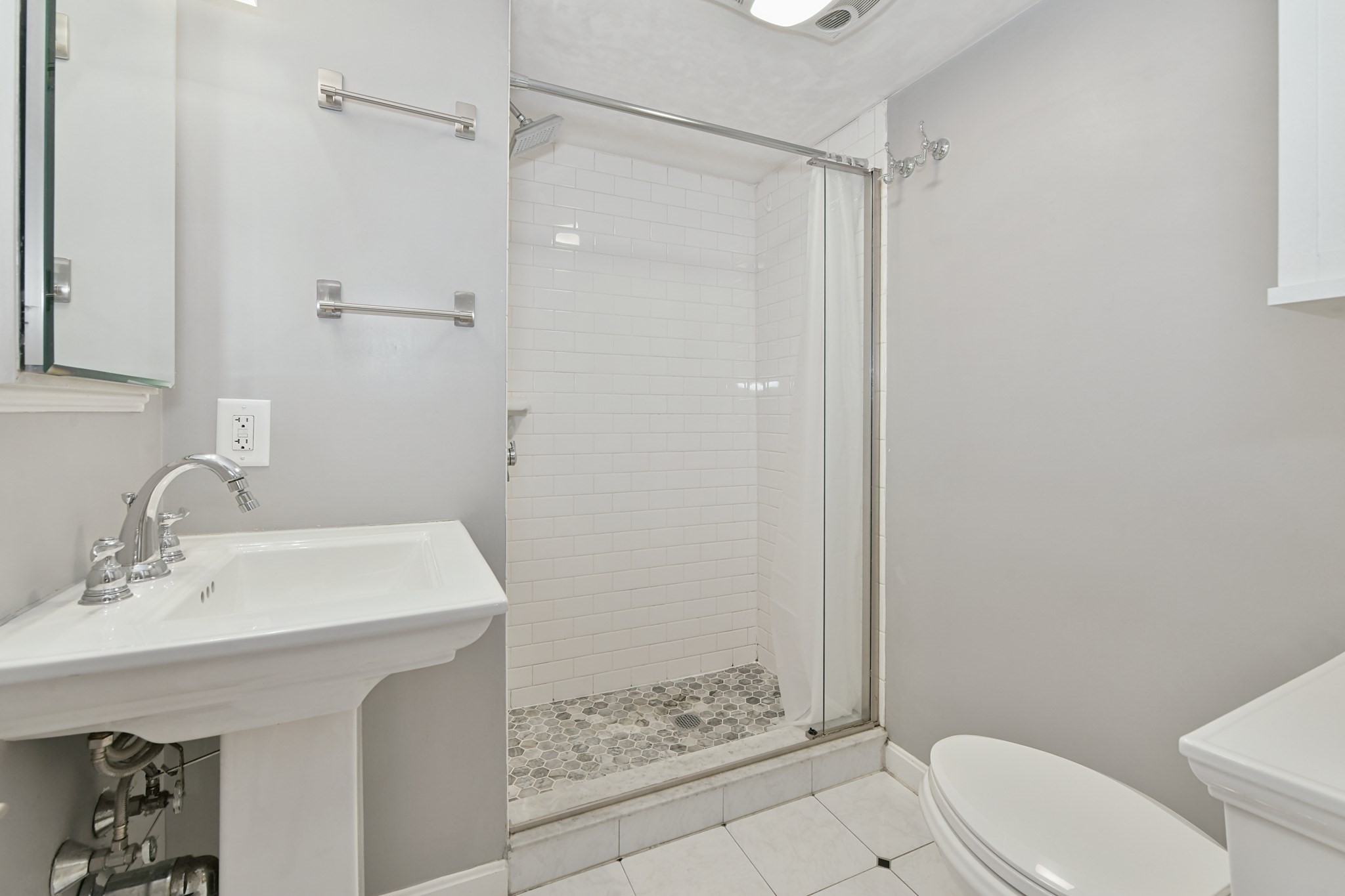 15 Saint George St # A Property Photo 8