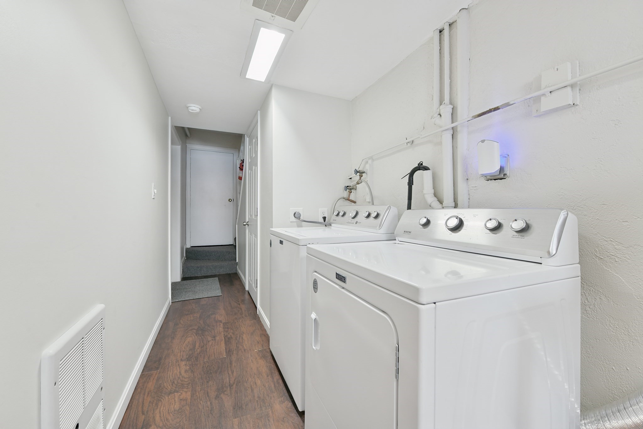 15 Saint George St # A Property Photo 9