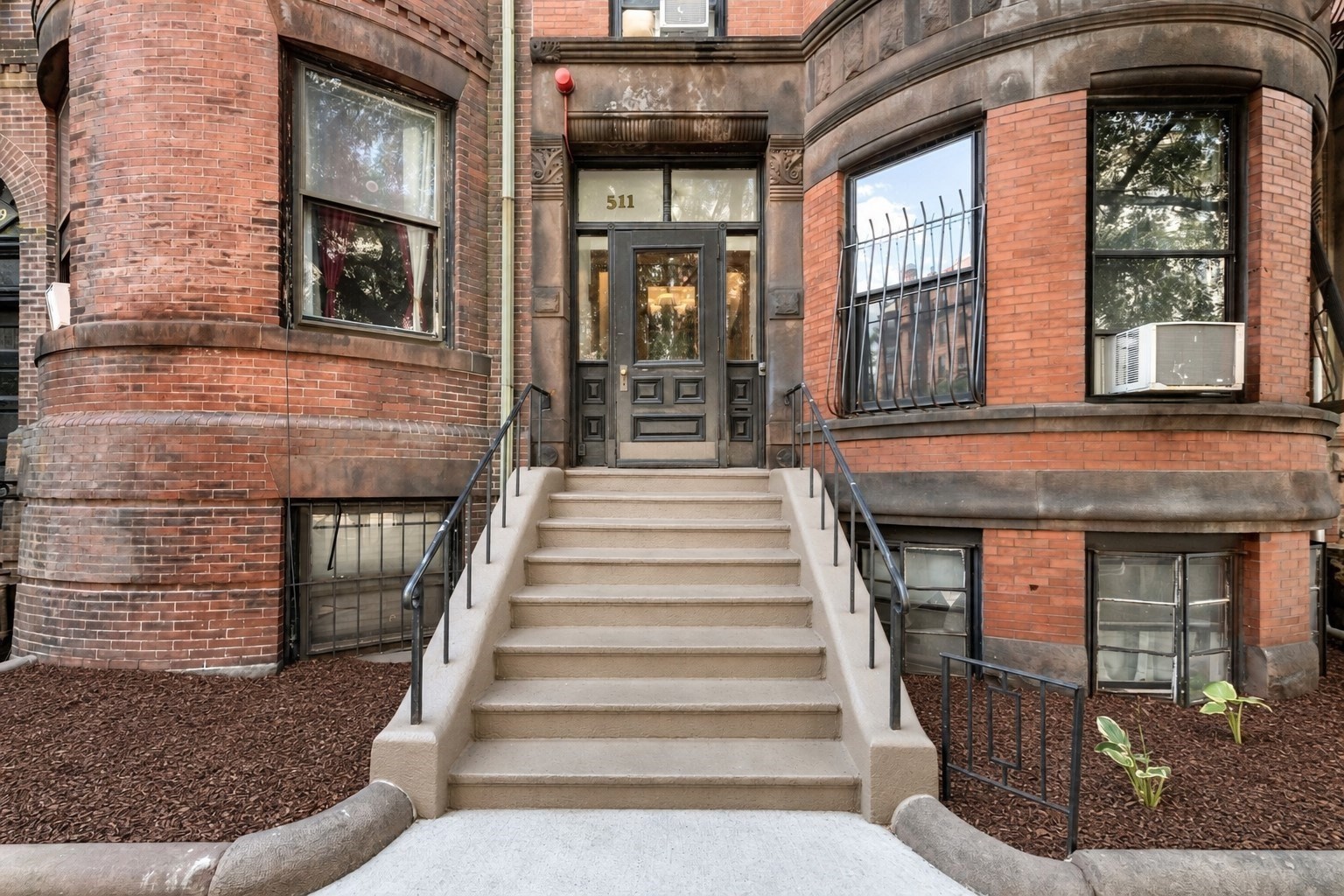 511 Beacon St # 1 Property Photo 1