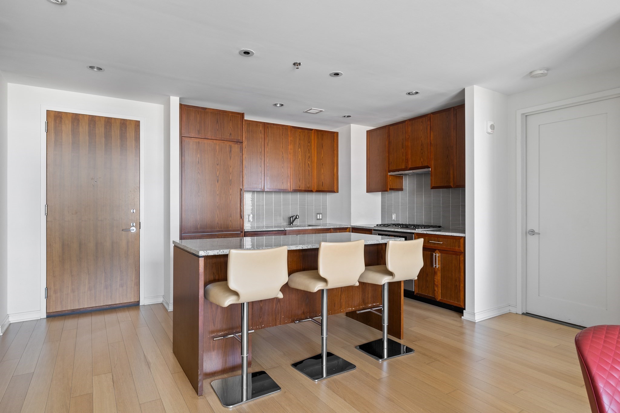 580 Washington Street Property Photo 8