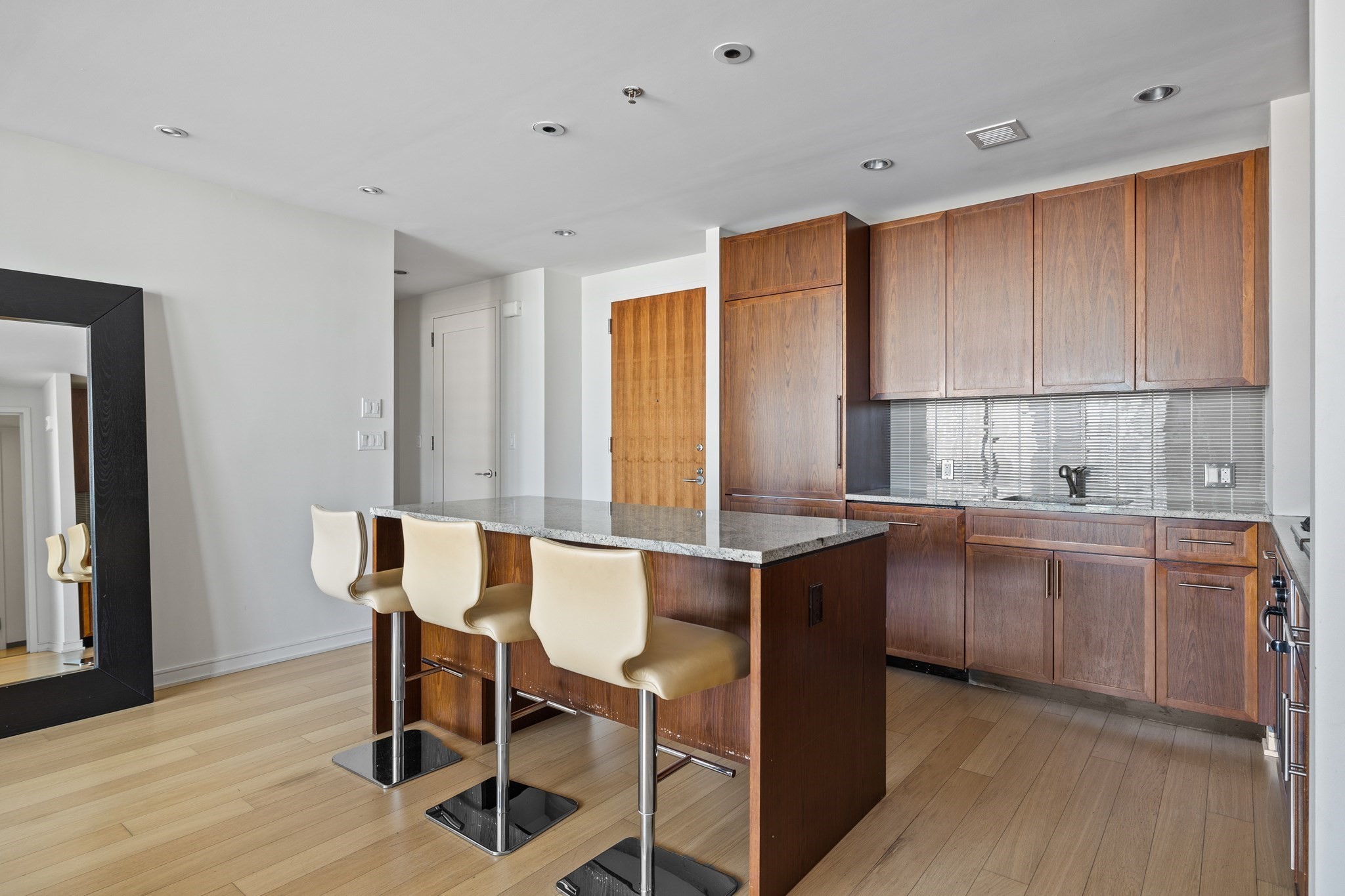 580 Washington Street Property Photo 10