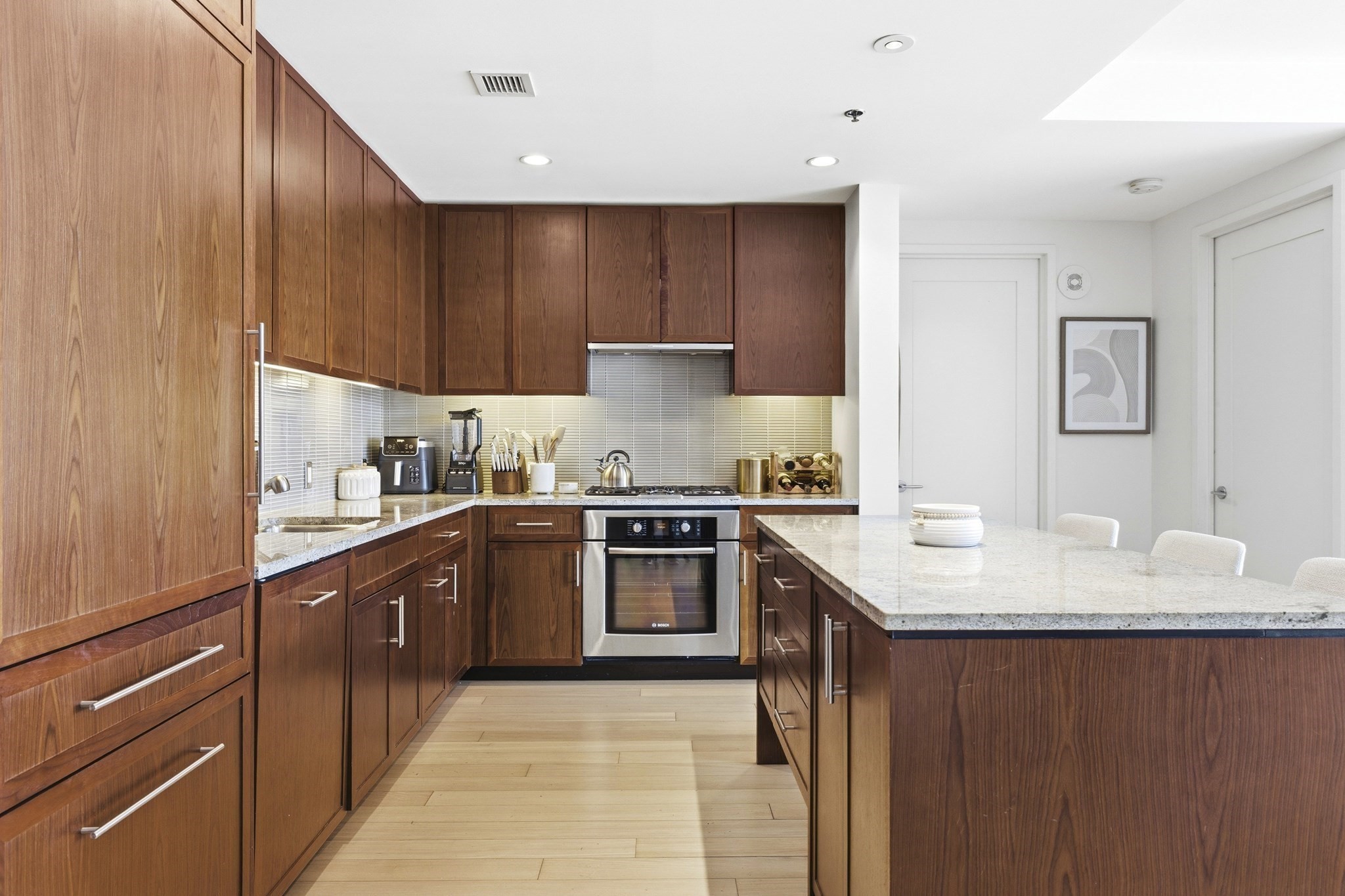 580 Washington St # 1207 Property Photo 11