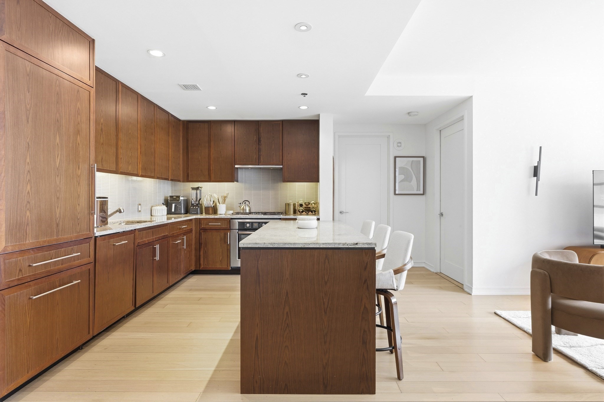 580 Washington St # 1207 Property Photo 12