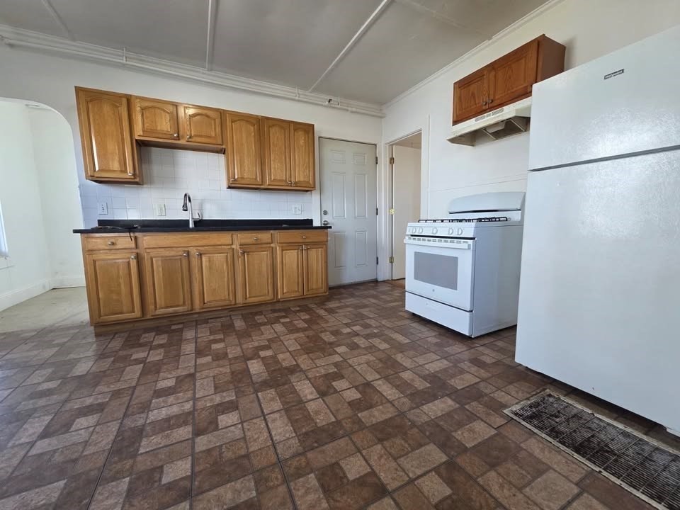 135 Chestnut St # 1 Property Photo 2