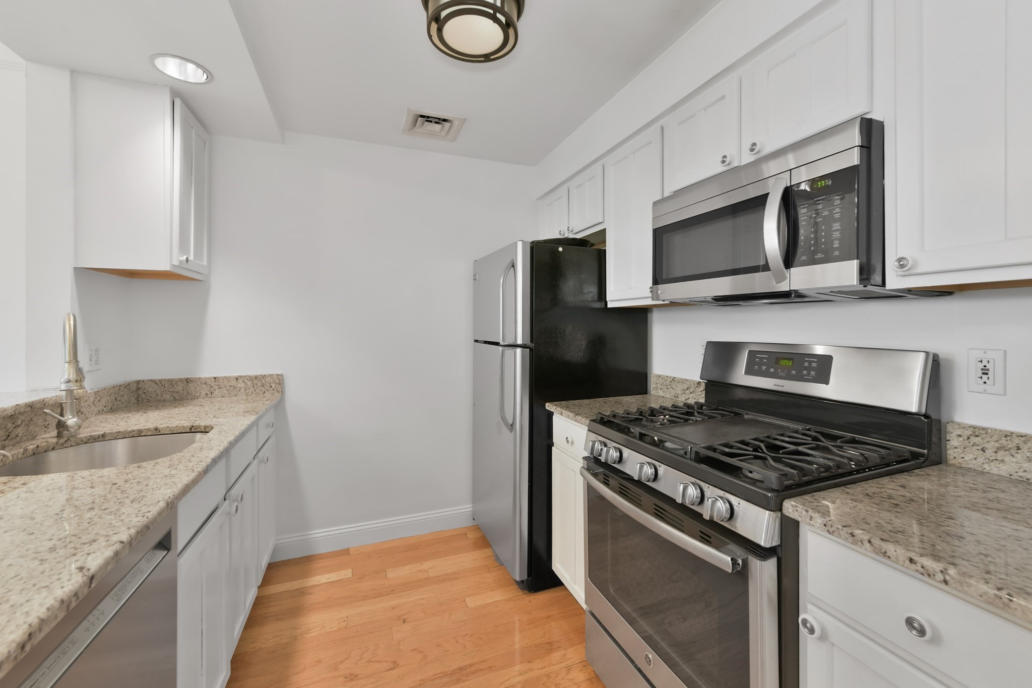 1597 Washington St # 406 Property Photo 7