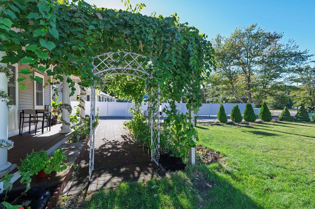 116 Common St Property Photo 4