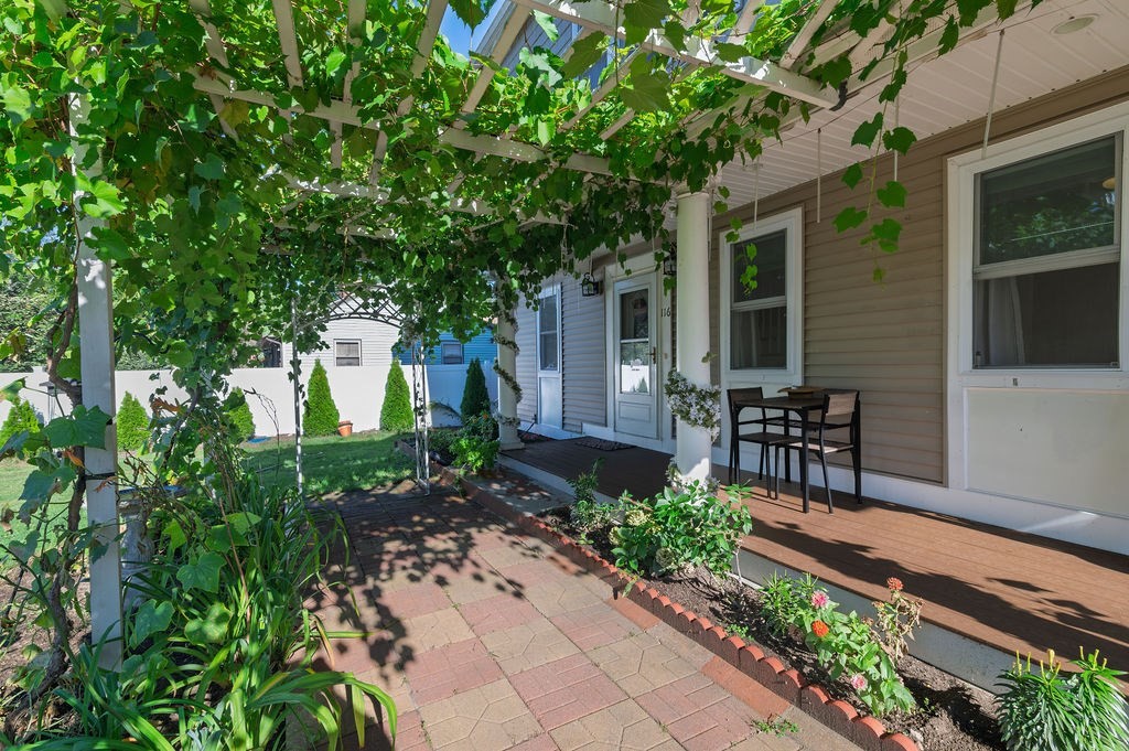 116 Common St Property Photo 6