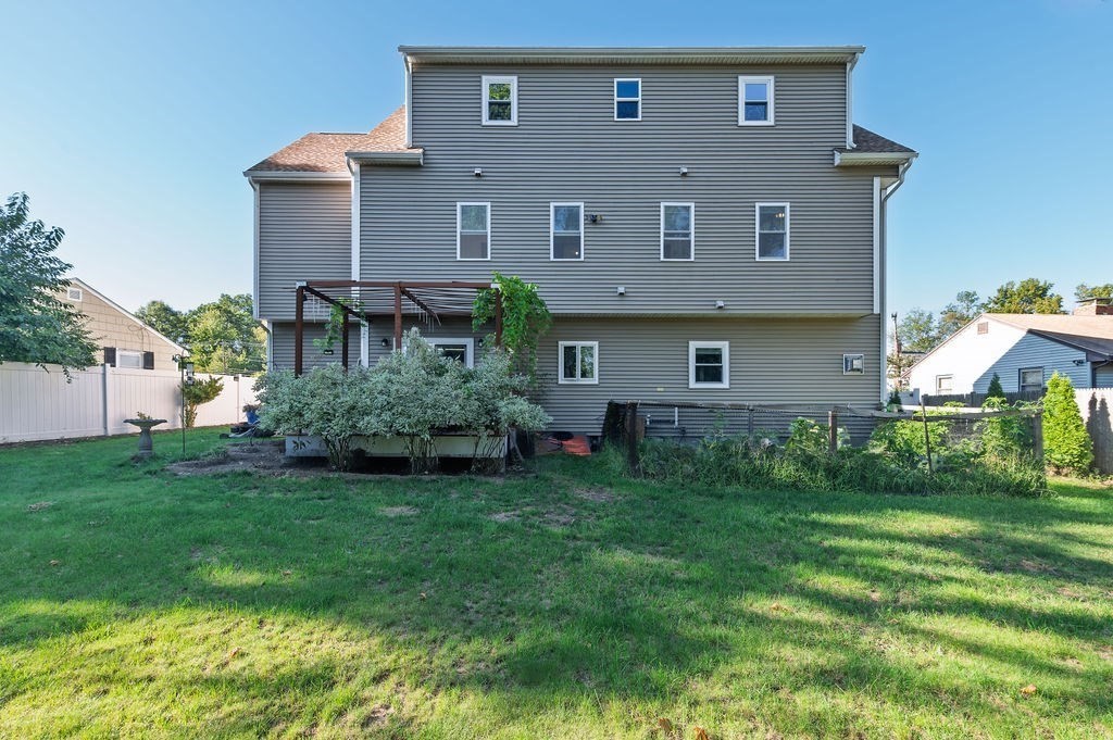116 Common St Property Photo 7