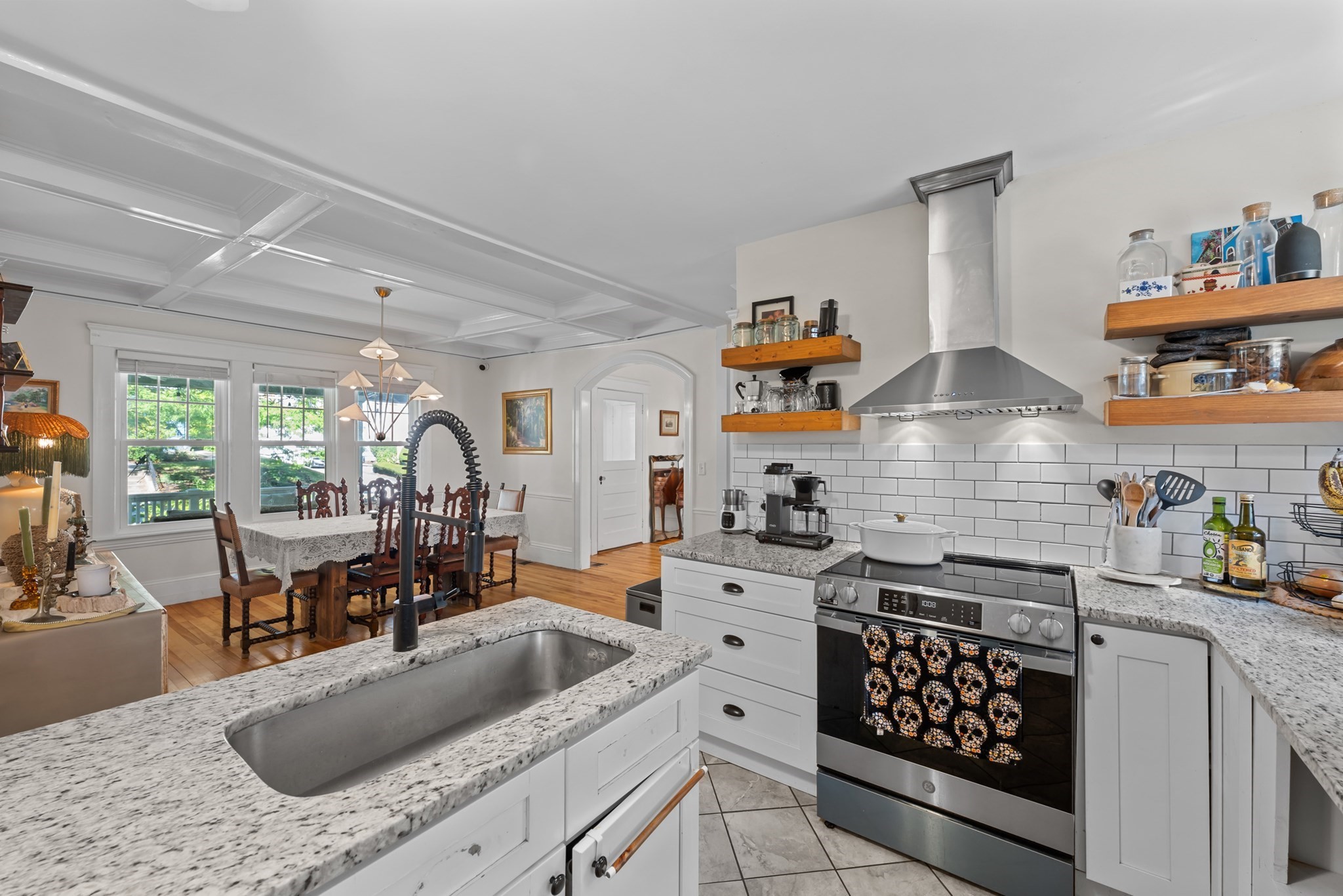 19 S Lenox St Property Photo 8