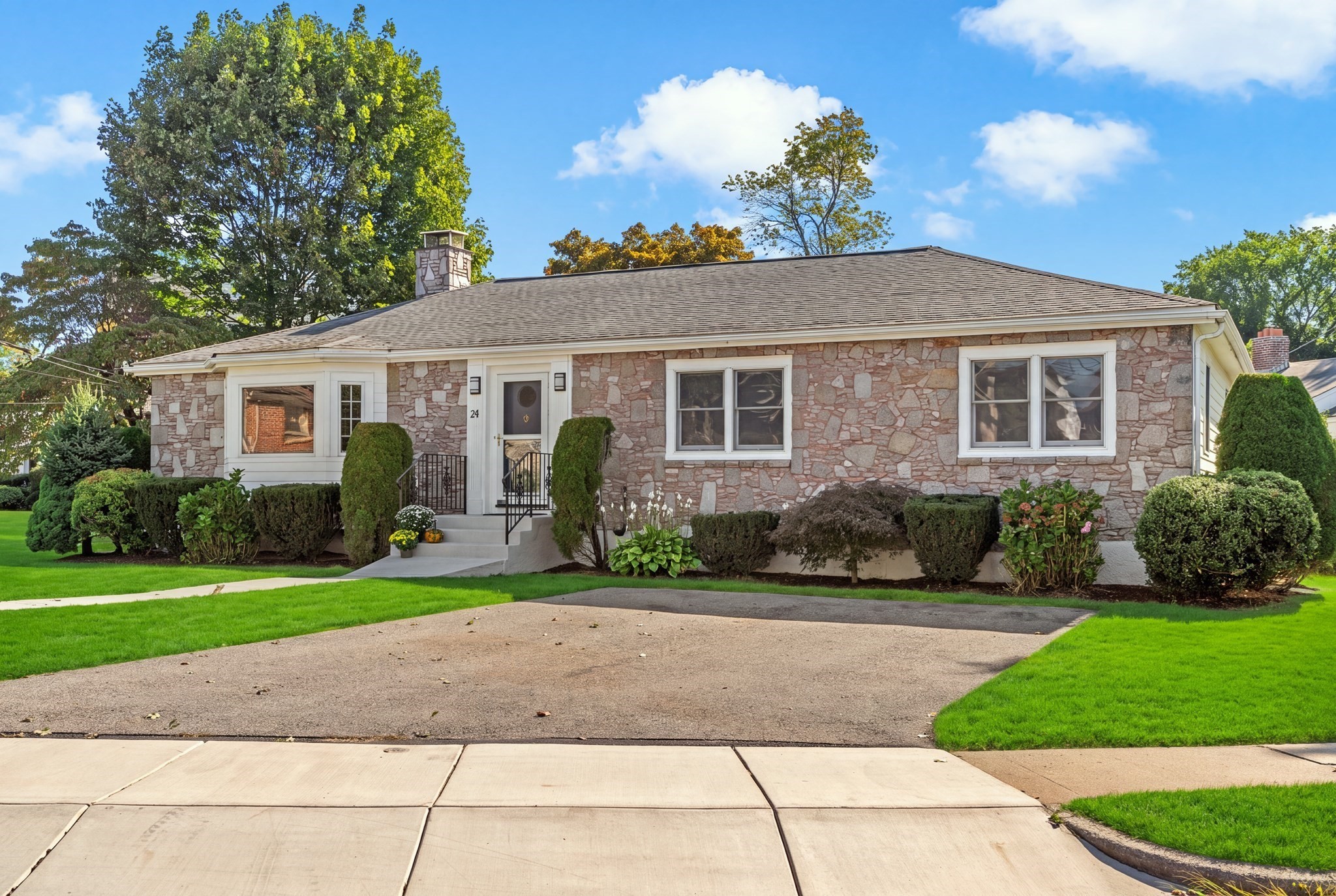24 Great Meadow Rd Property Photo 1