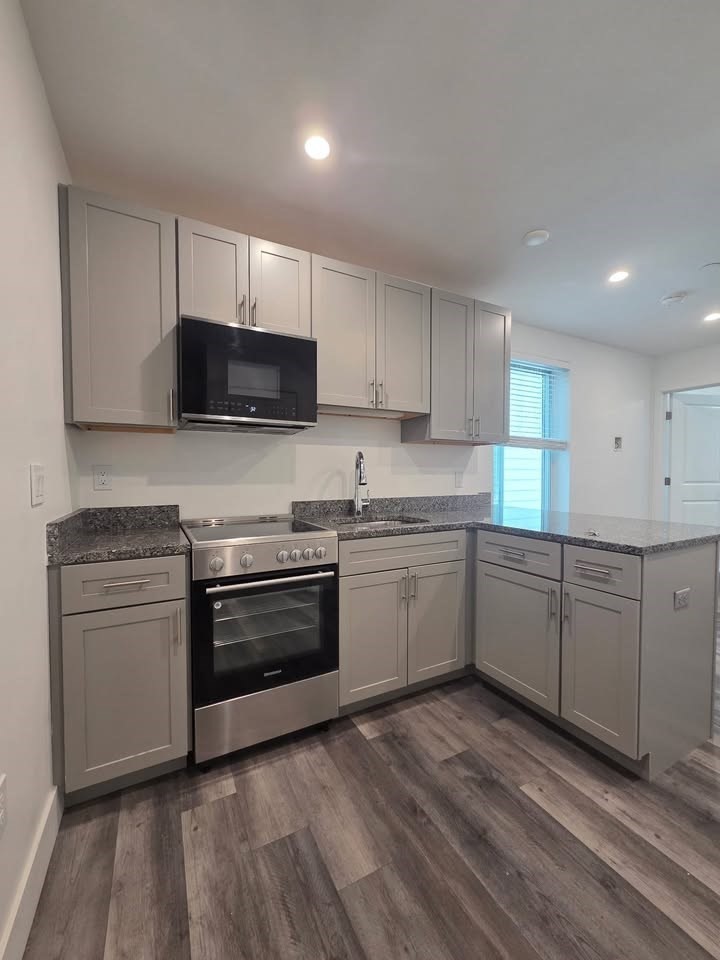 585 Essex St # 621 Property Photo 1
