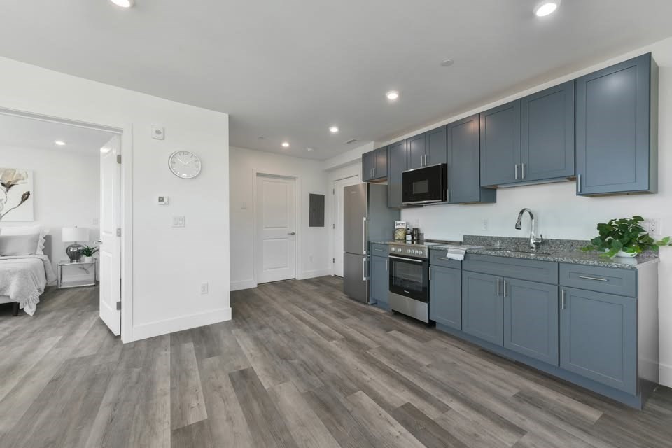 585 Essex St # 416 Property Photo 1