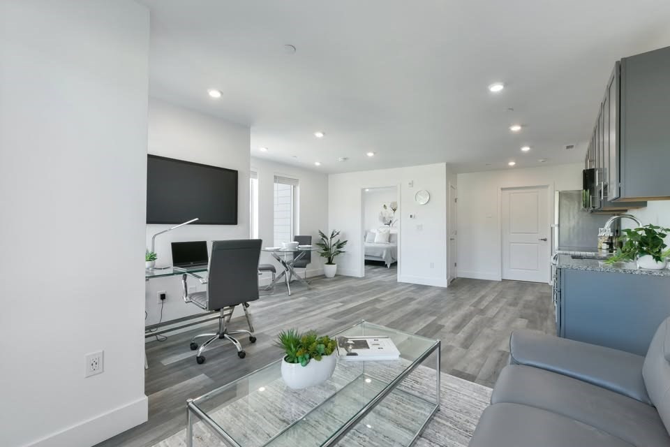585 Essex St # 416 Property Photo 2