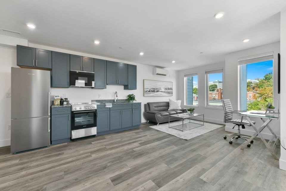 585 Essex St # 416 Property Photo 6