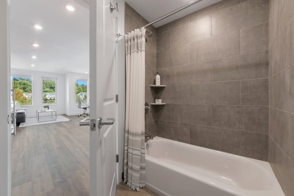 585 Essex St # 416 Property Photo 12