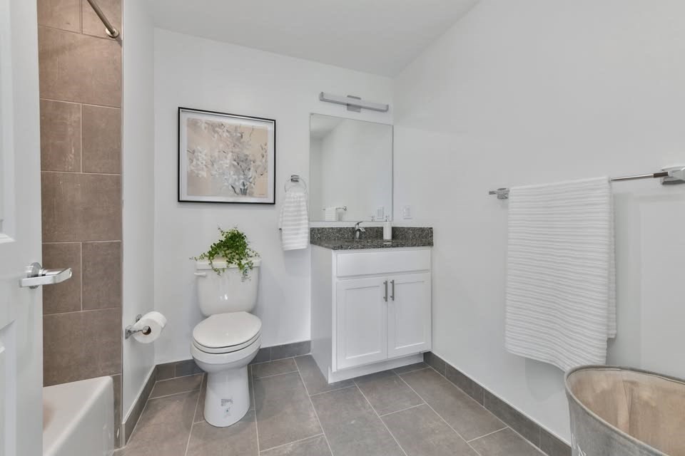 585 Essex St # 416 Property Photo 13